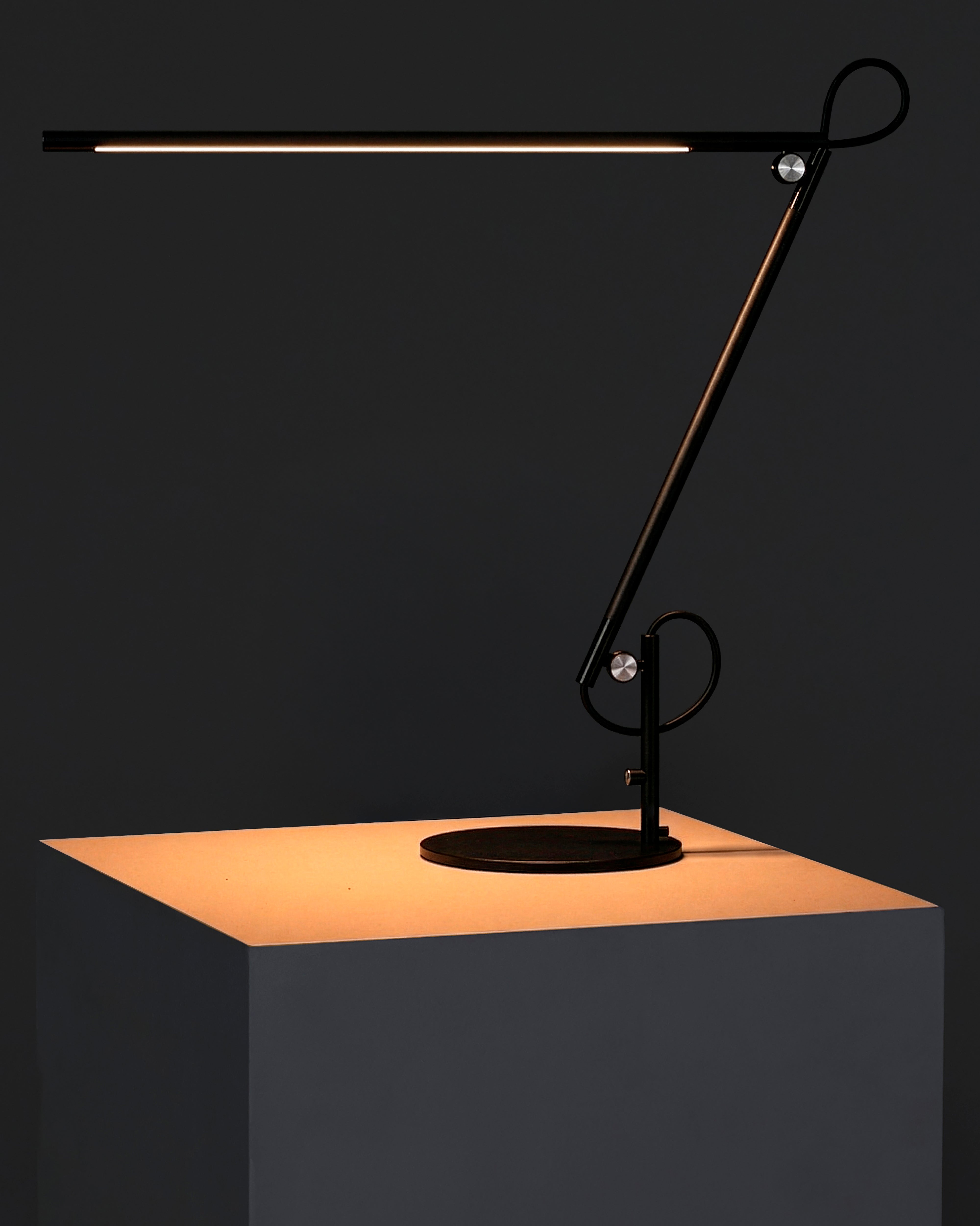 Axel Adjustable Table Lamp | Touch Sensor, 3 Color Temperatures