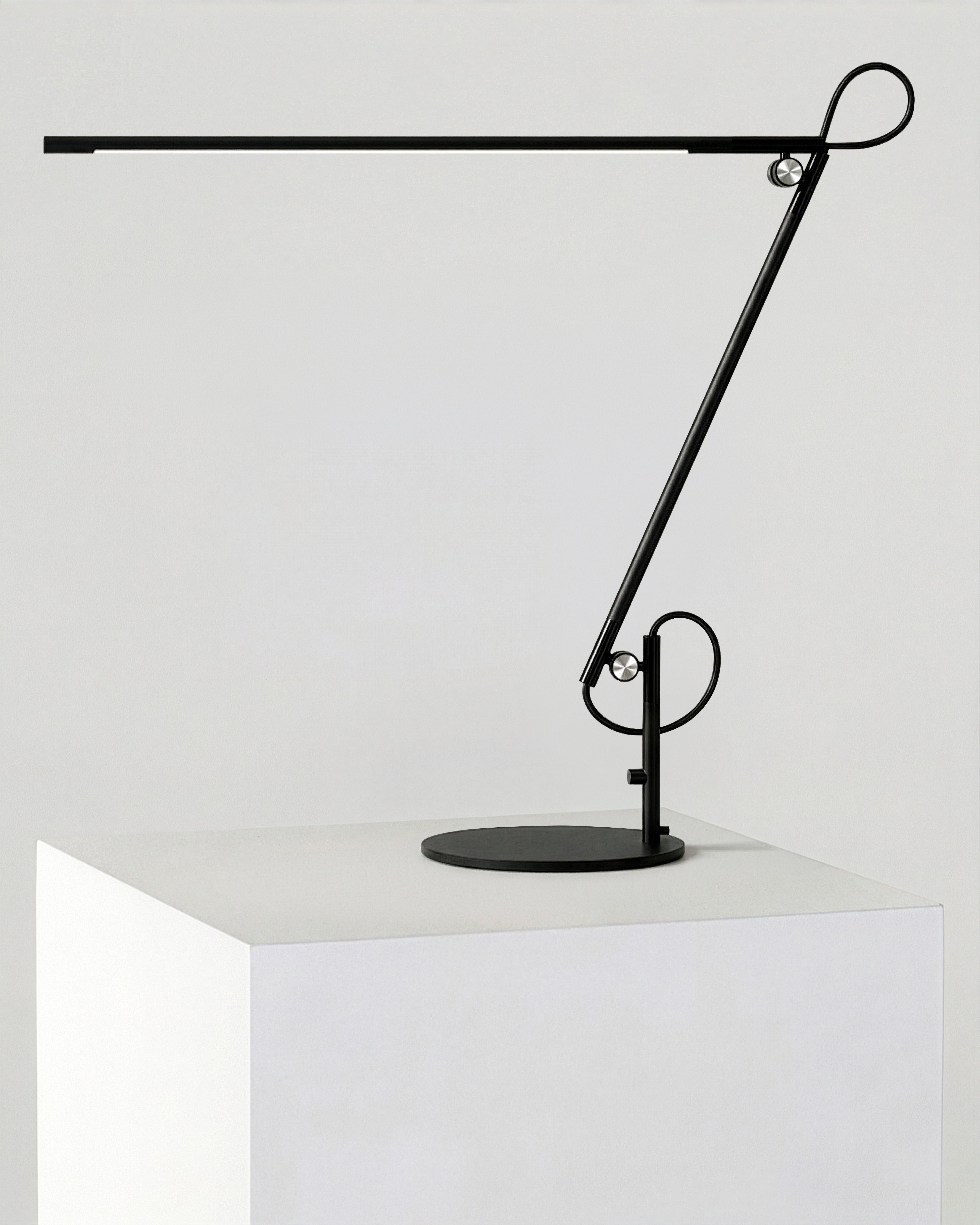 Axel Adjustable Table Lamp | Touch Sensor, 3 Color Temperatures