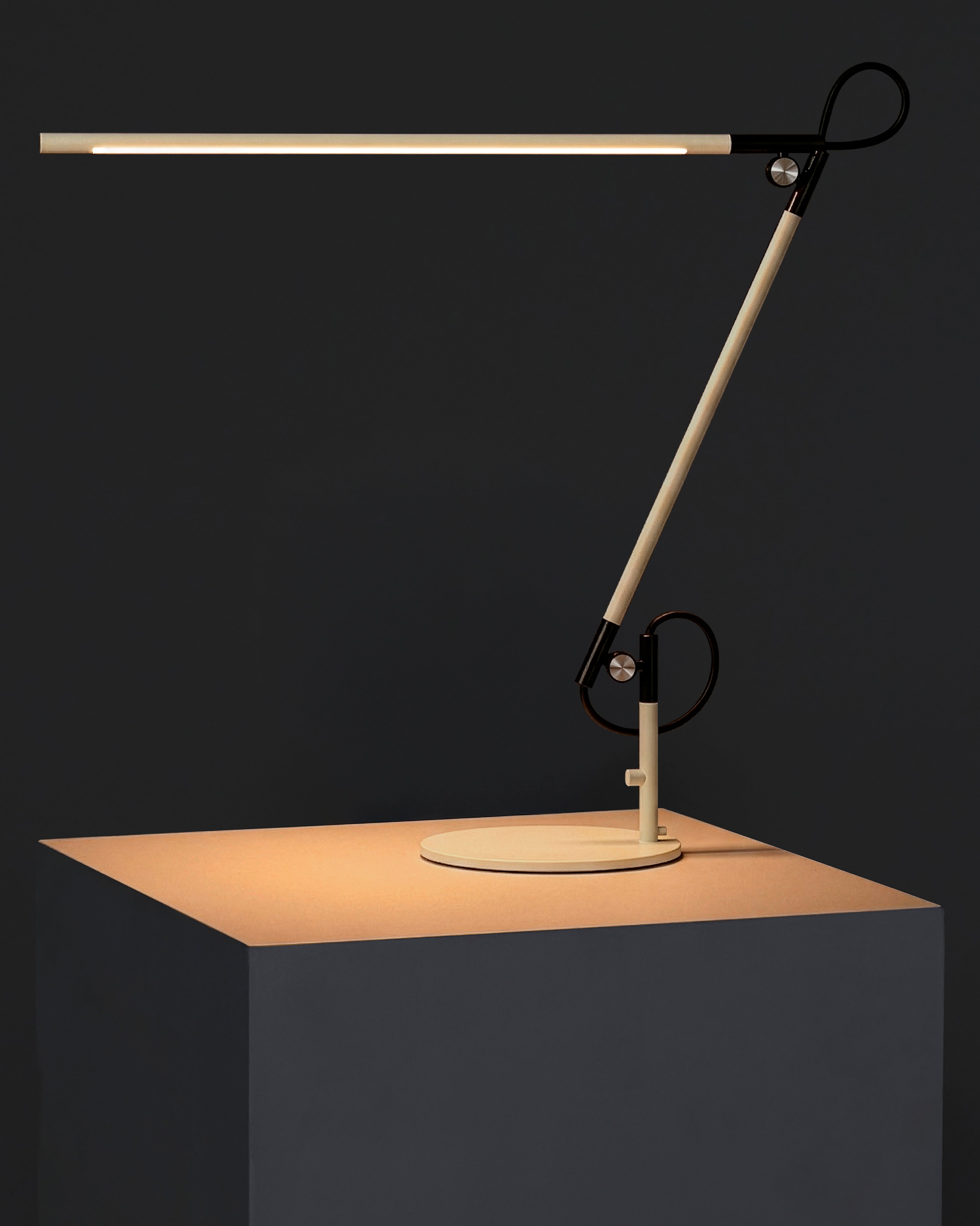 Axel Adjustable Table Lamp | Touch Sensor, 3 Color Temperatures