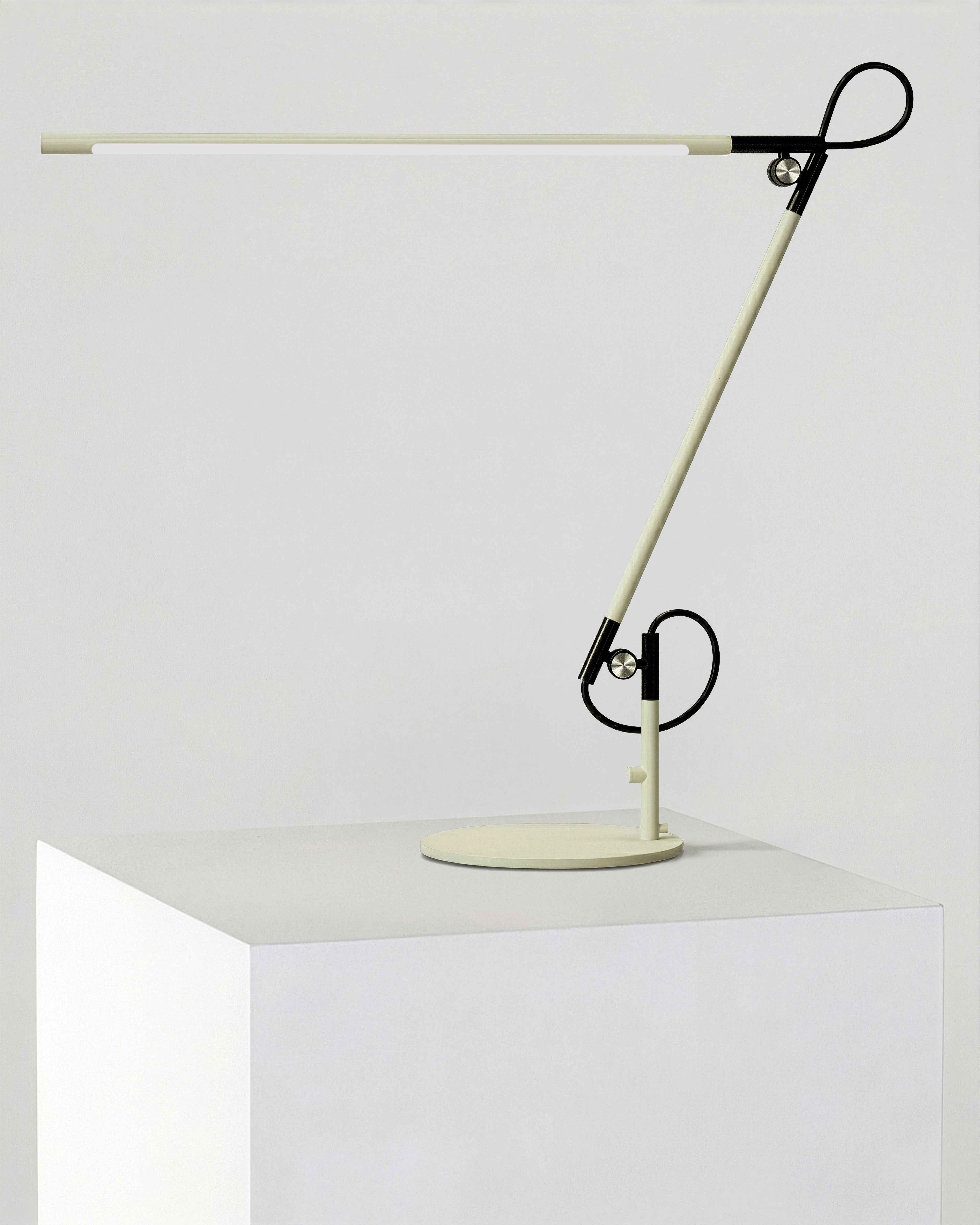 Axel Adjustable Table Lamp | Touch Sensor, 3 Color Temperatures