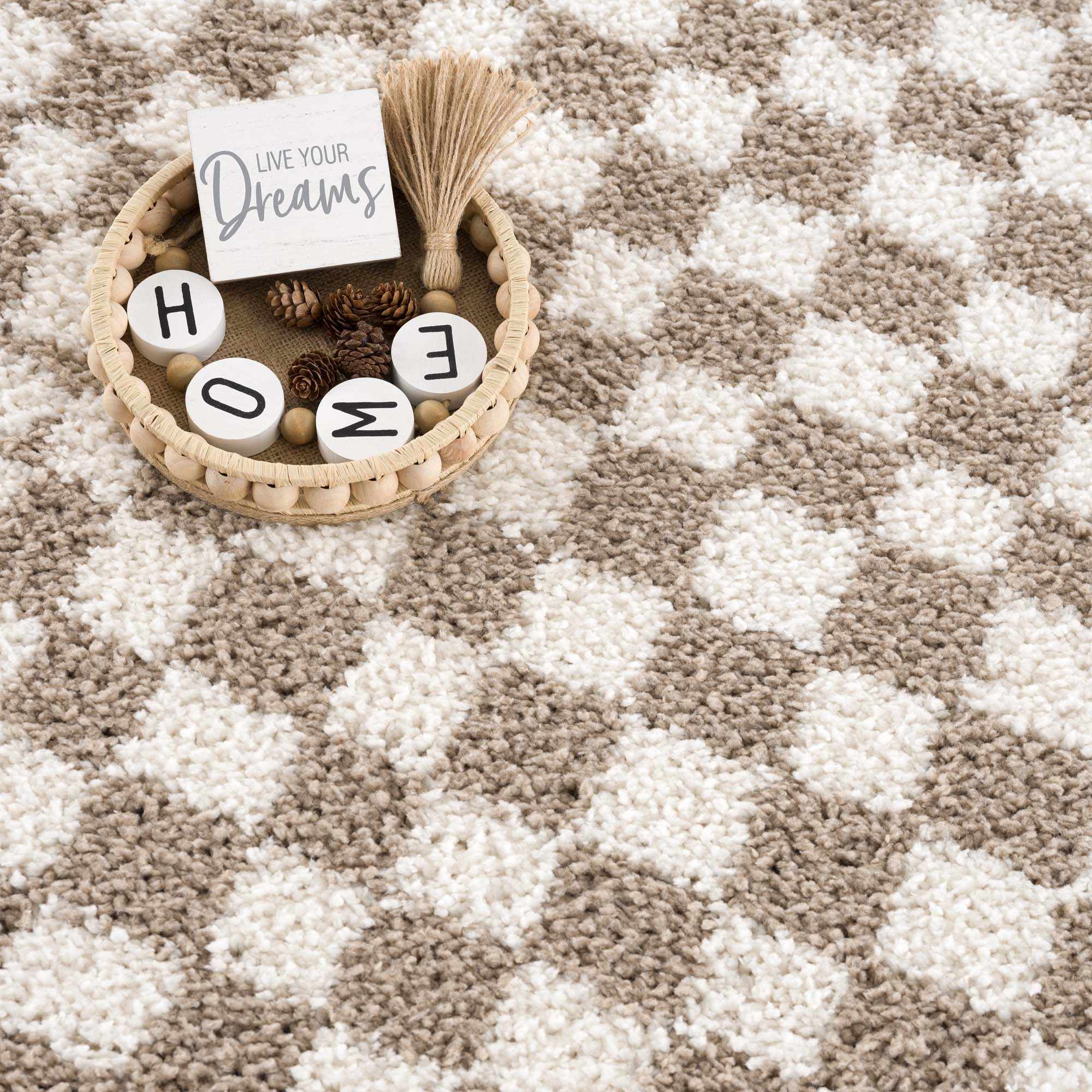 Kairo Checkered Shag Rug  Plush Pile, 100% Polyester, Machine Woven