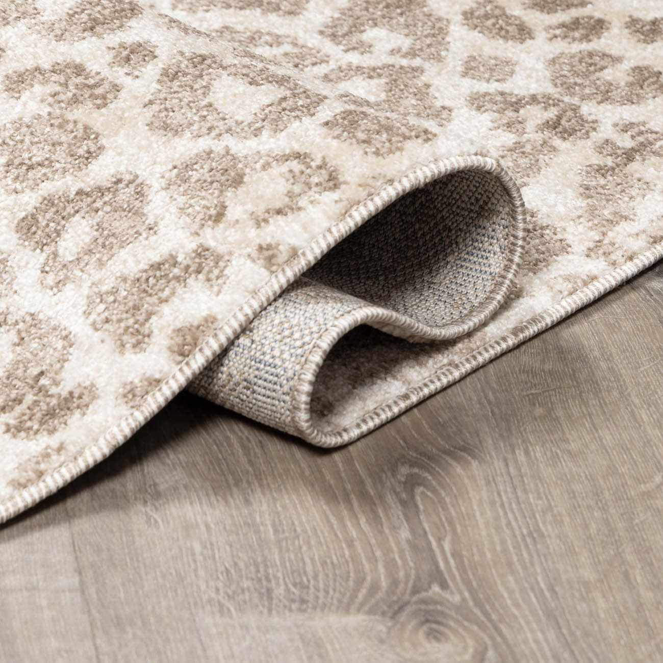 Bela Leopard Print Area Rug  Medium Pile  100% Polypropylene