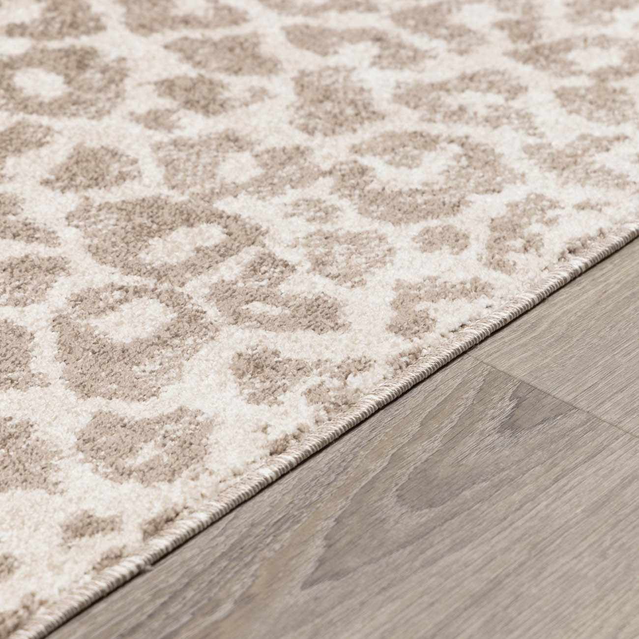 Bela Leopard Print Area Rug  Medium Pile  100% Polypropylene