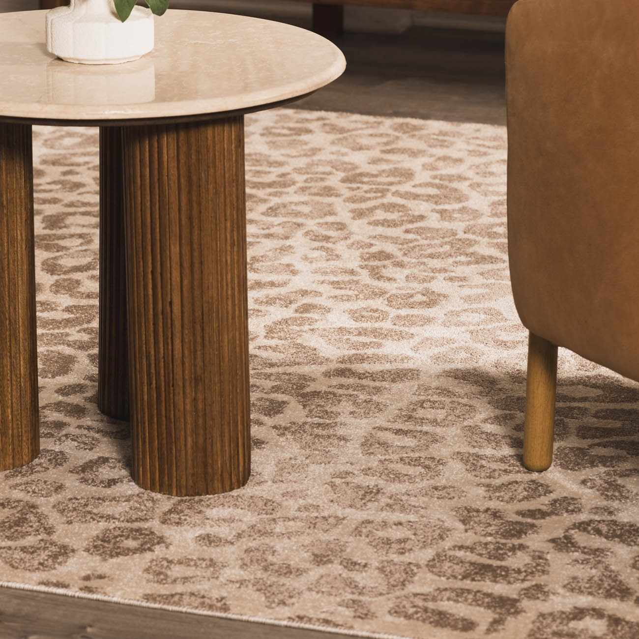 Bela Leopard Print Area Rug  Medium Pile  100% Polypropylene