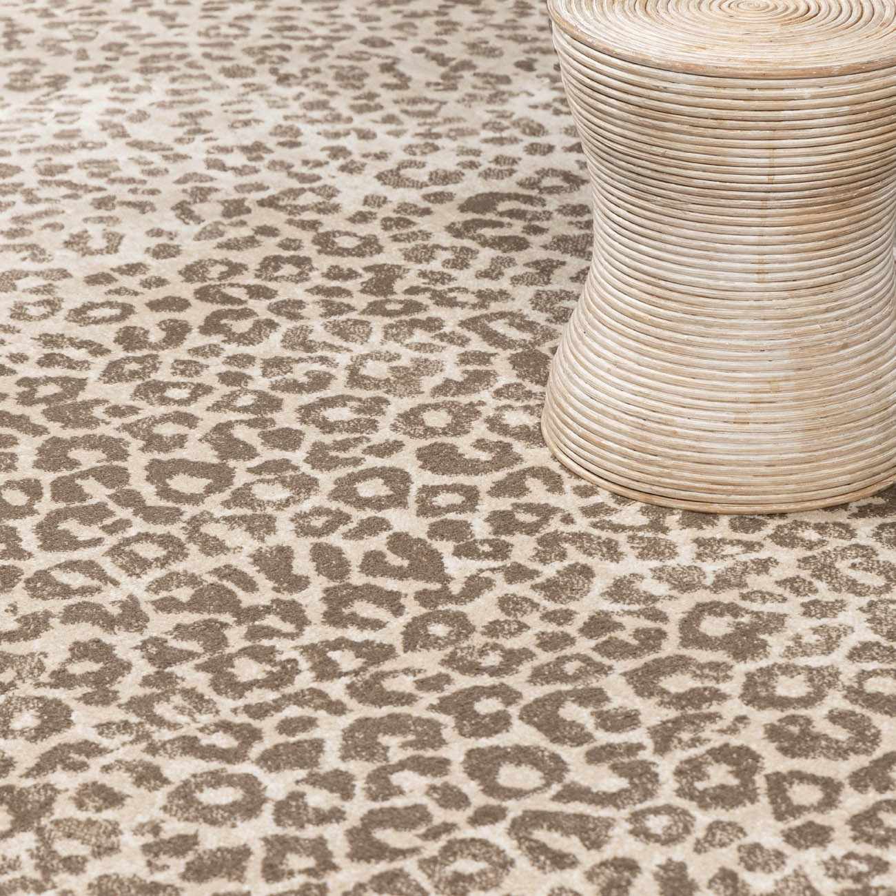 Bela Leopard Print Area Rug  Medium Pile  100% Polypropylene