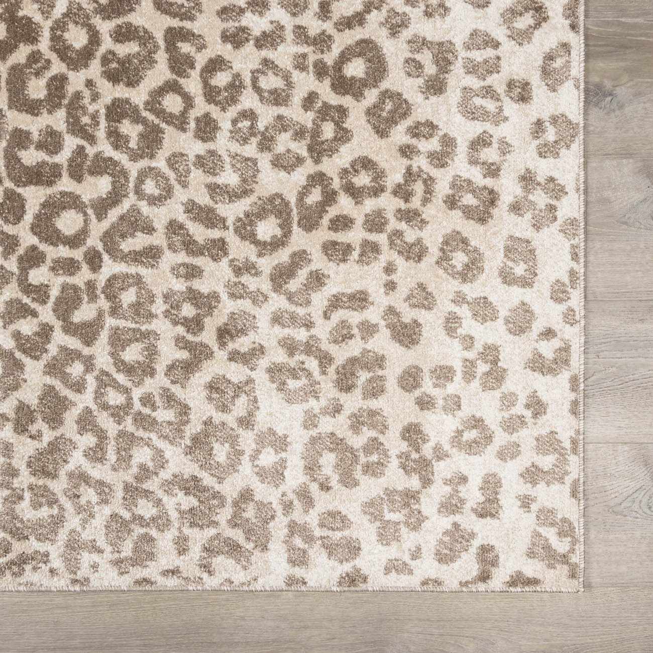 Bela Leopard Print Area Rug  Medium Pile  100% Polypropylene