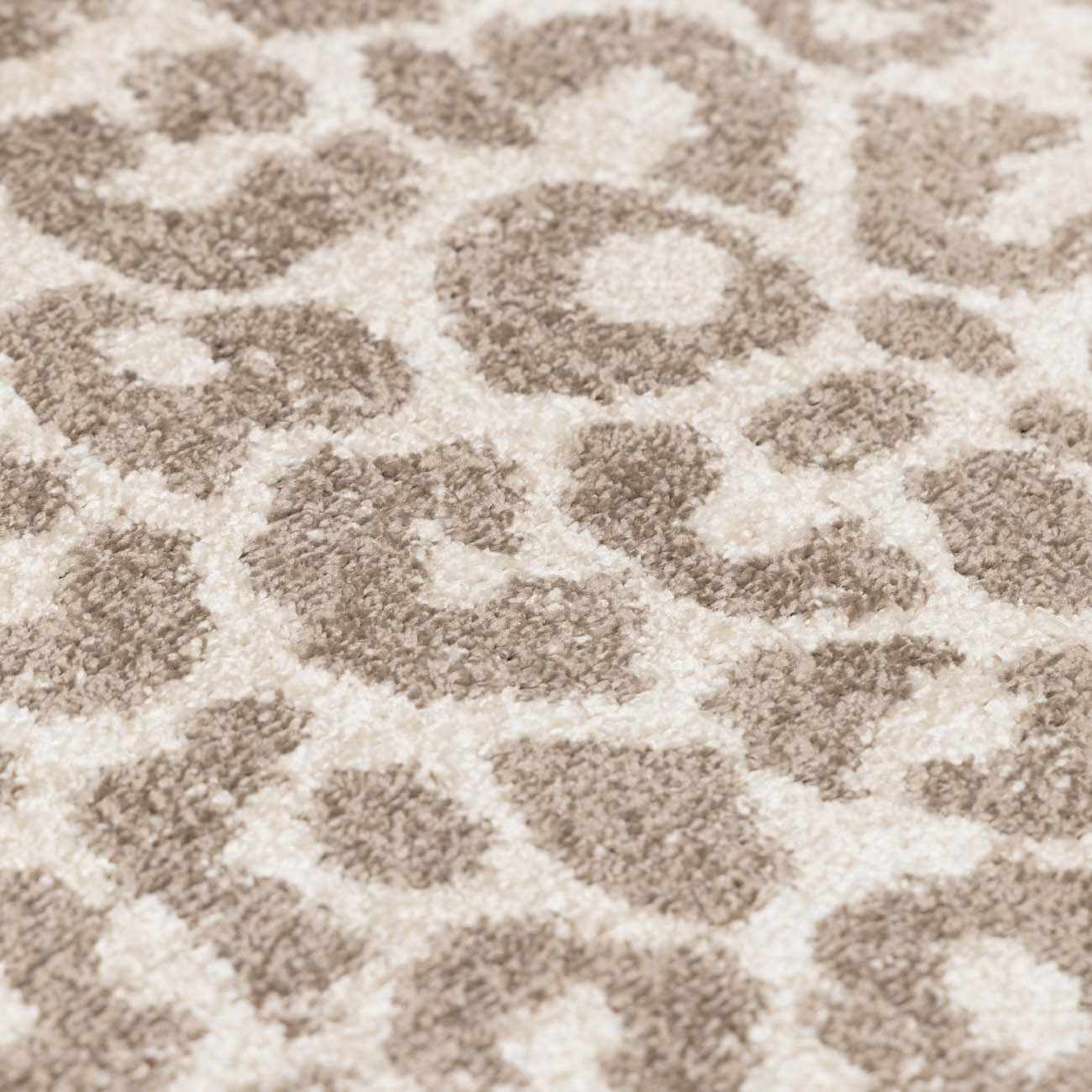 Bela Leopard Print Area Rug  Medium Pile  100% Polypropylene