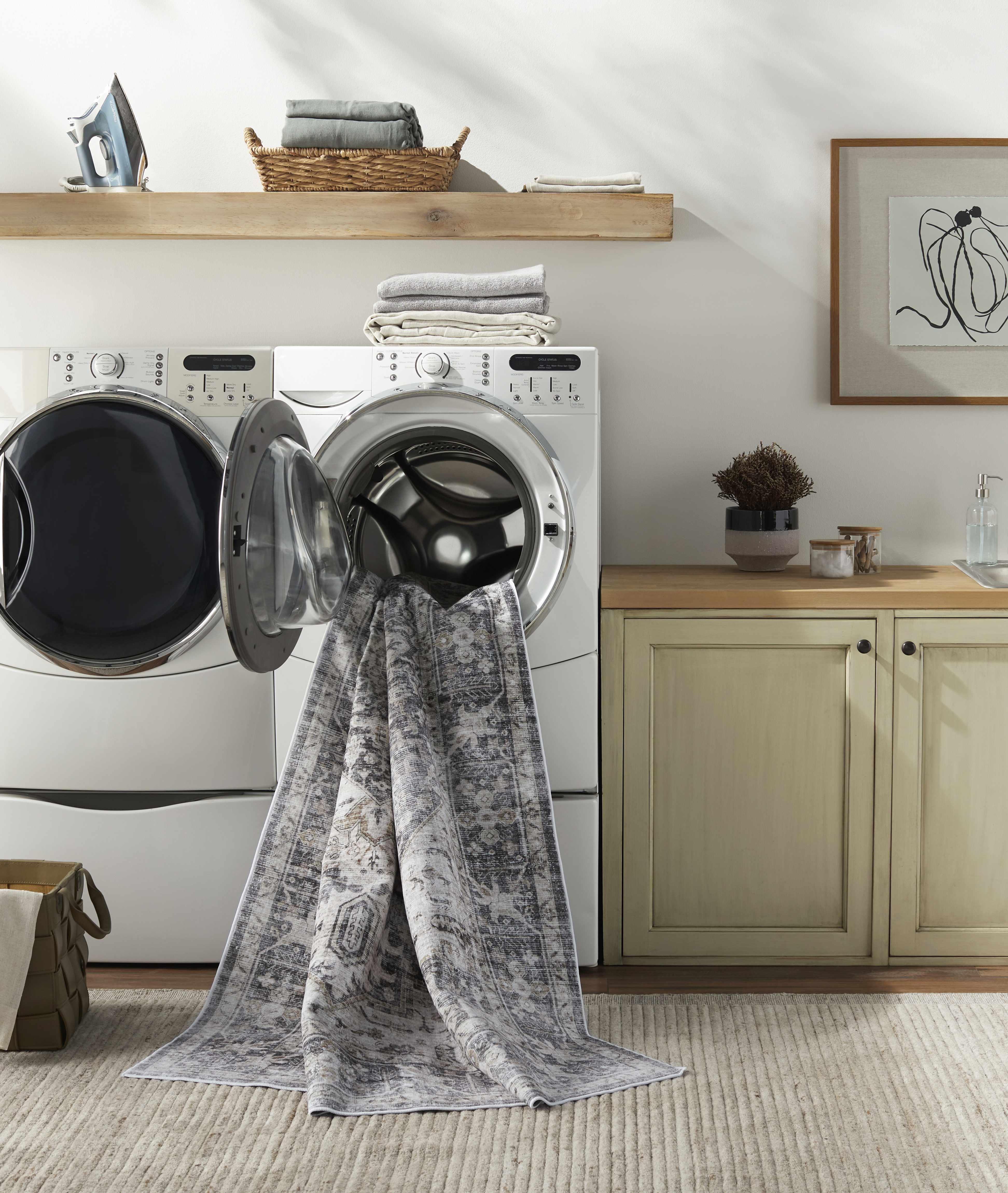Bela Washable Area Rug  Low Pile  Machine Woven Polyester