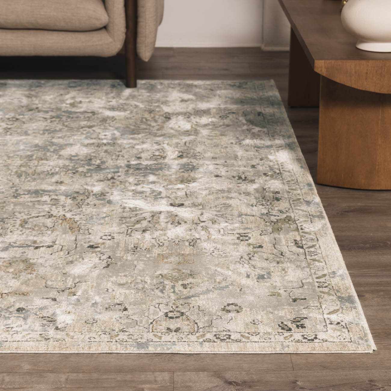 Nola Boutique Rug  Medium Pile, Machine Woven, Traditional Style
