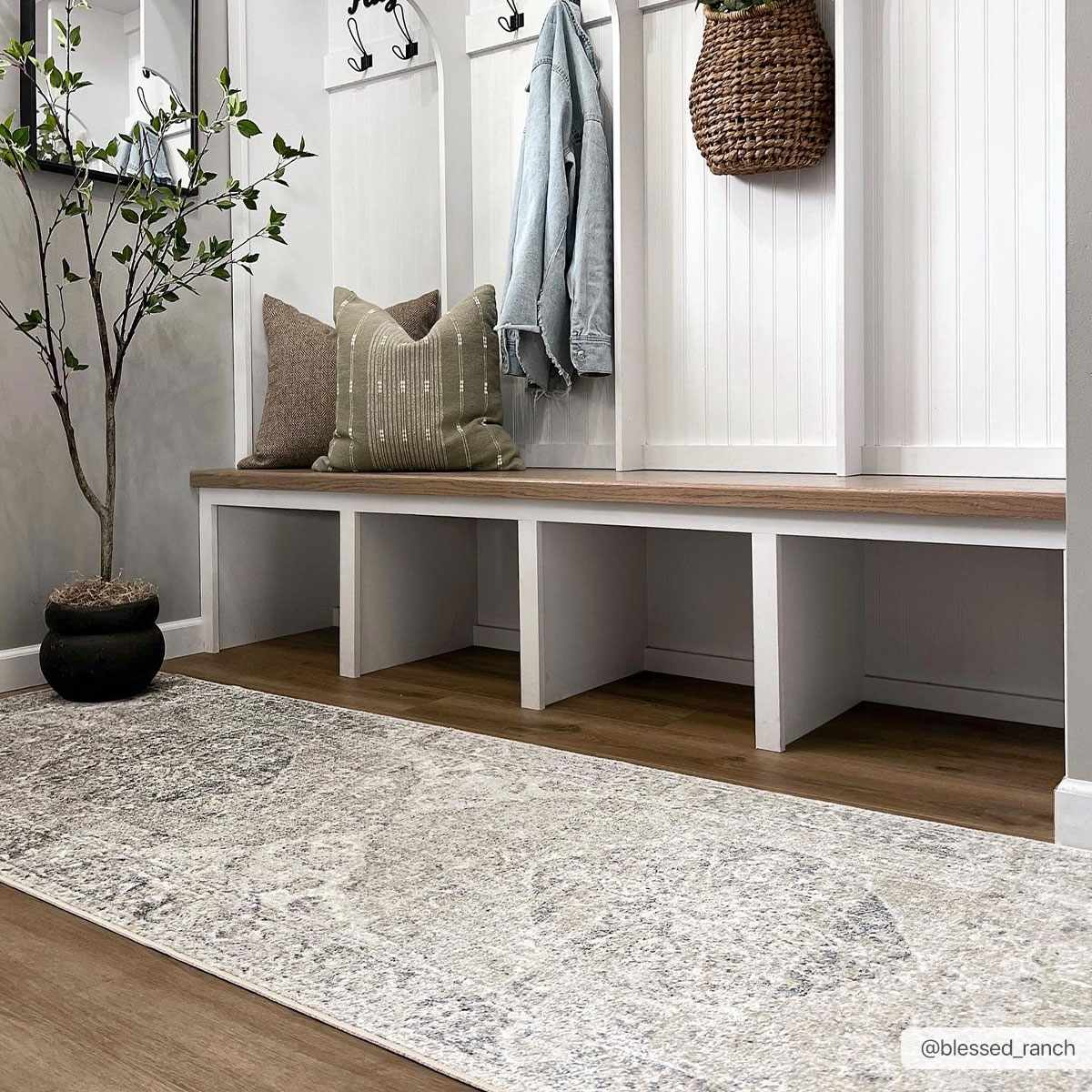 Rudo Washable Rug  Machine Woven  Medium Pile  Traditional Style