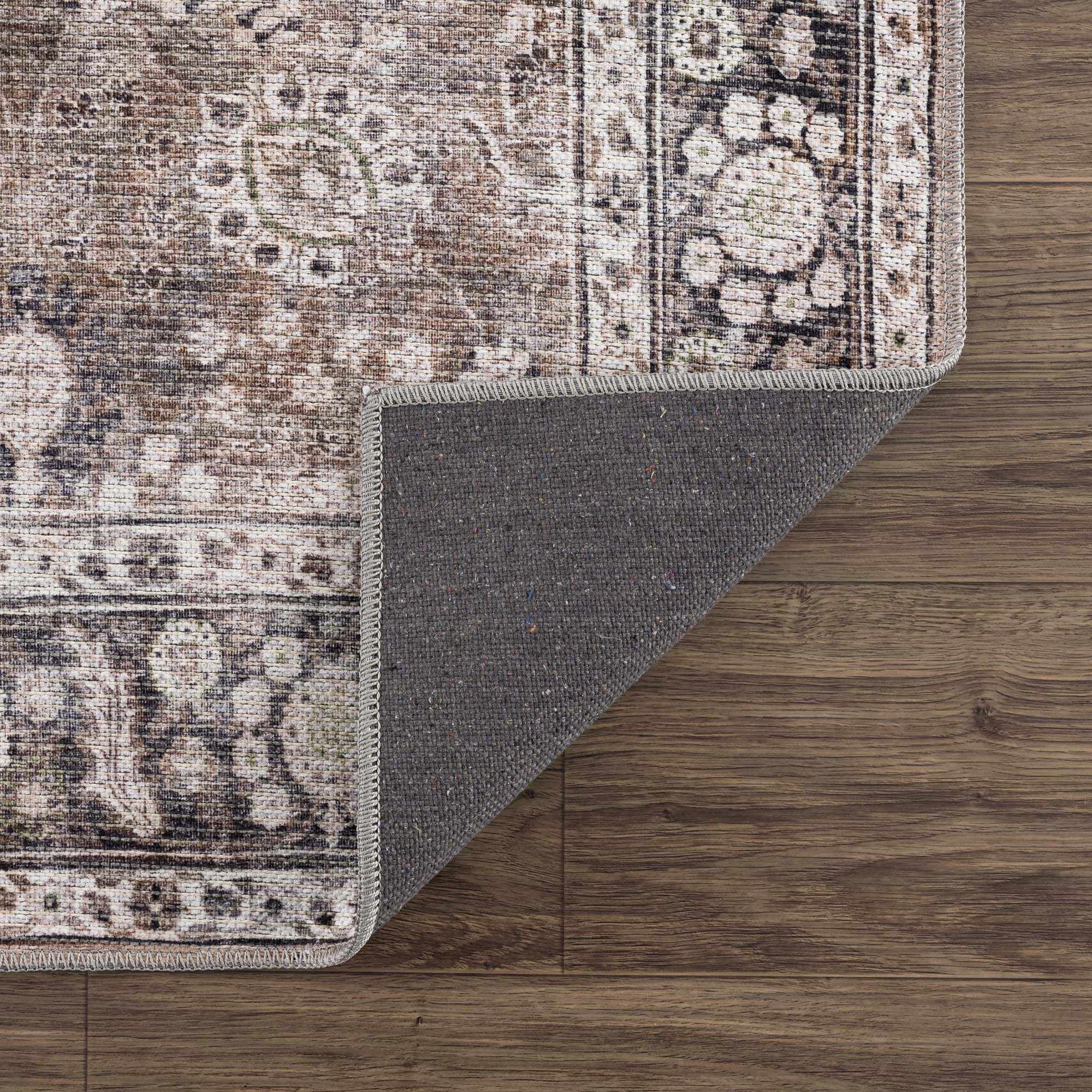 Gryo Washable Rug  Machine Woven, Pet Friendly, Traditional Style