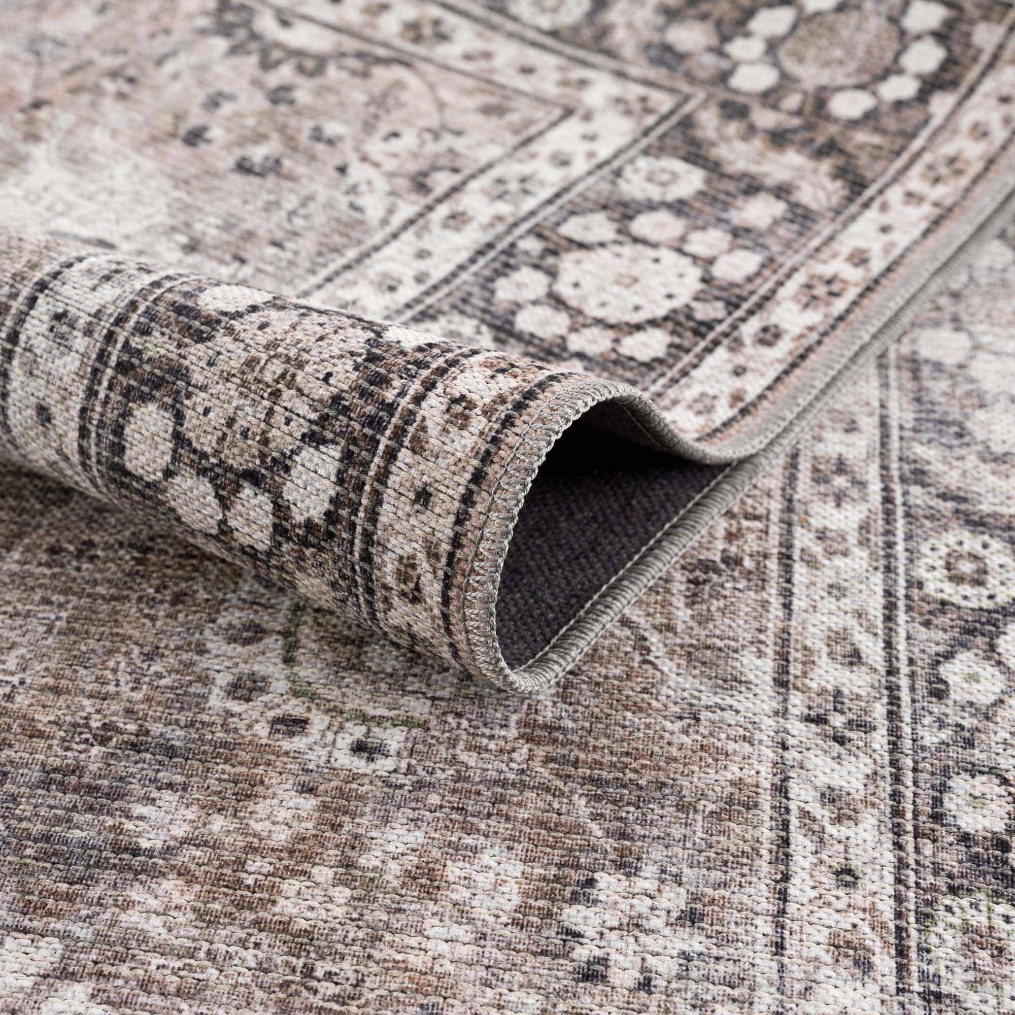Gryo Washable Rug  Machine Woven, Pet Friendly, Traditional Style