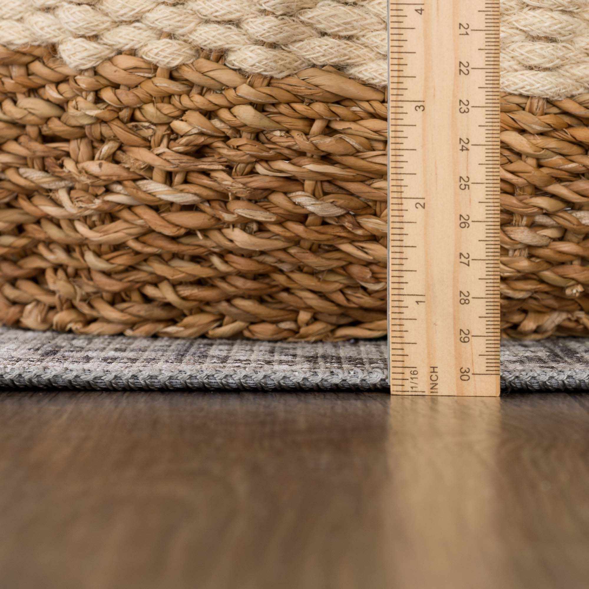 Gryo Washable Rug  Machine Woven, Pet Friendly, Traditional Style