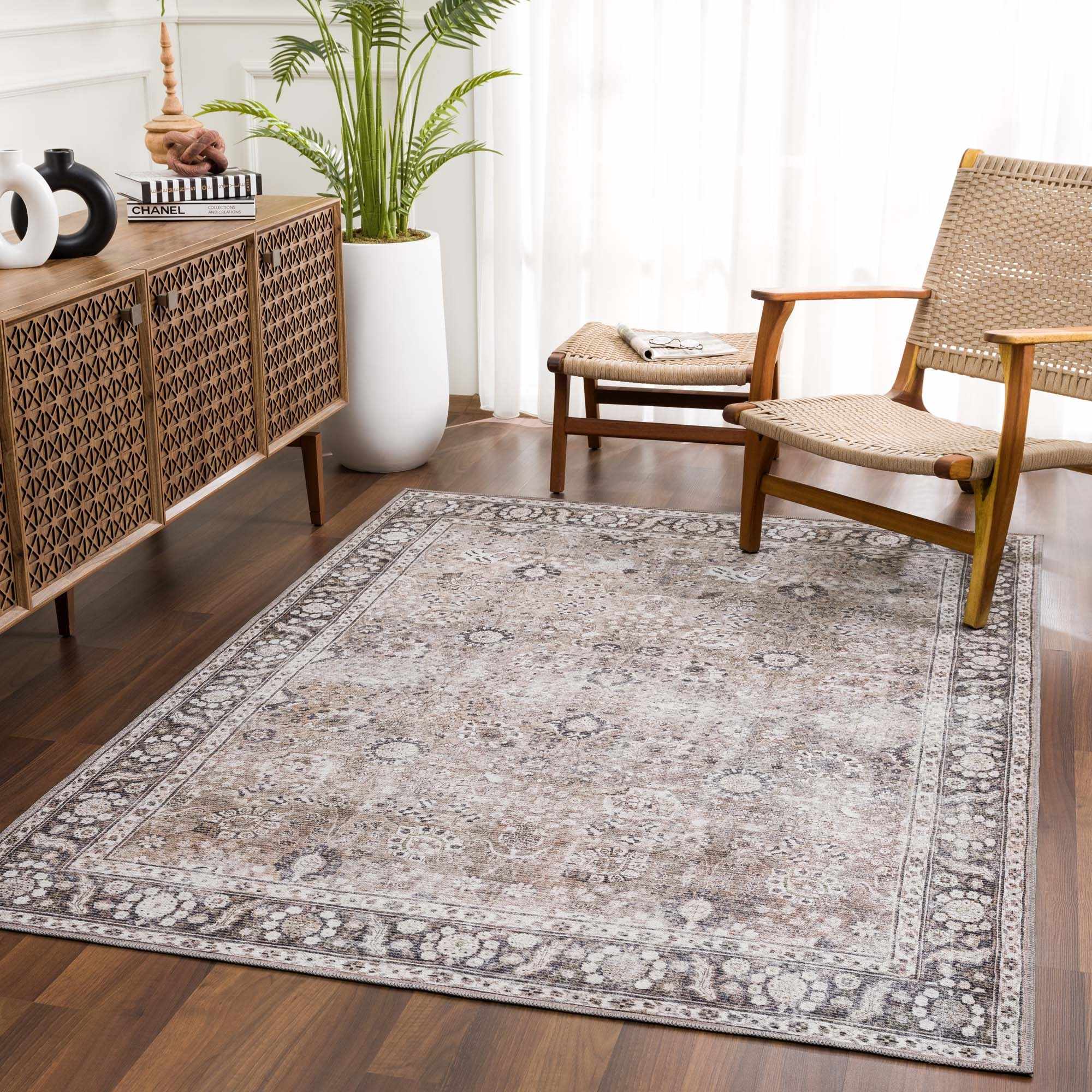 Gryo Washable Rug  Machine Woven, Pet Friendly, Traditional Style