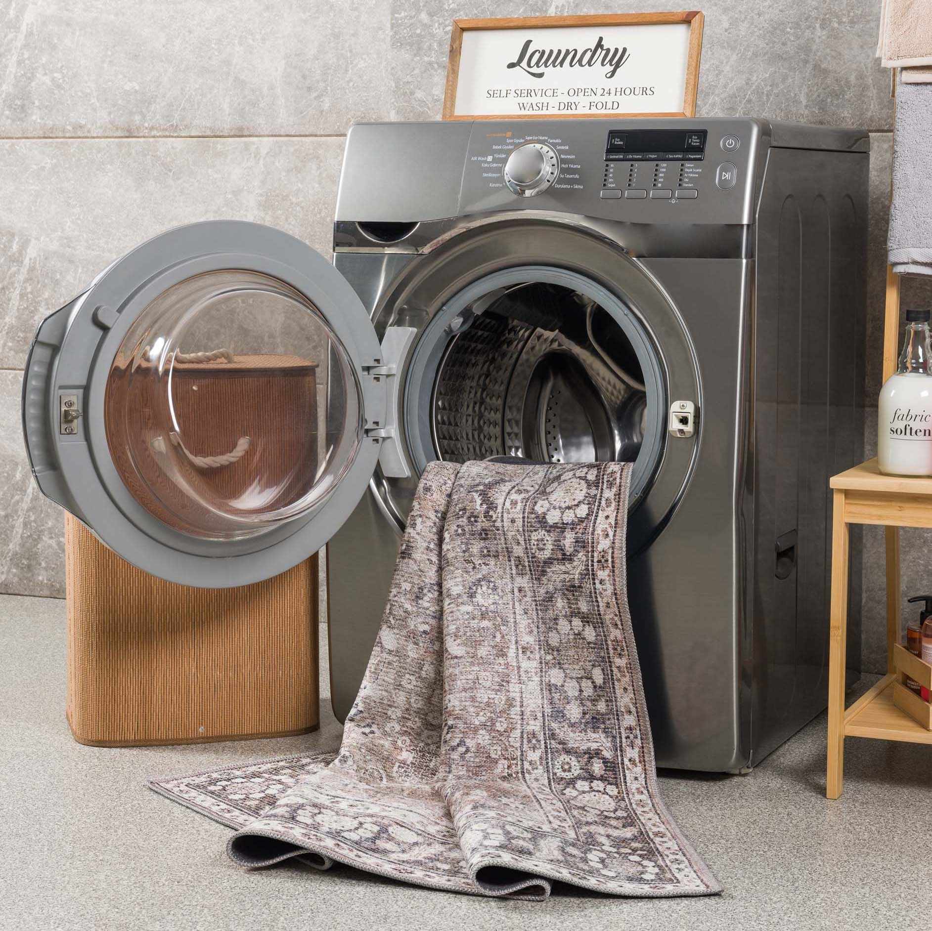 Gryo Washable Rug  Machine Woven, Pet Friendly, Traditional Style