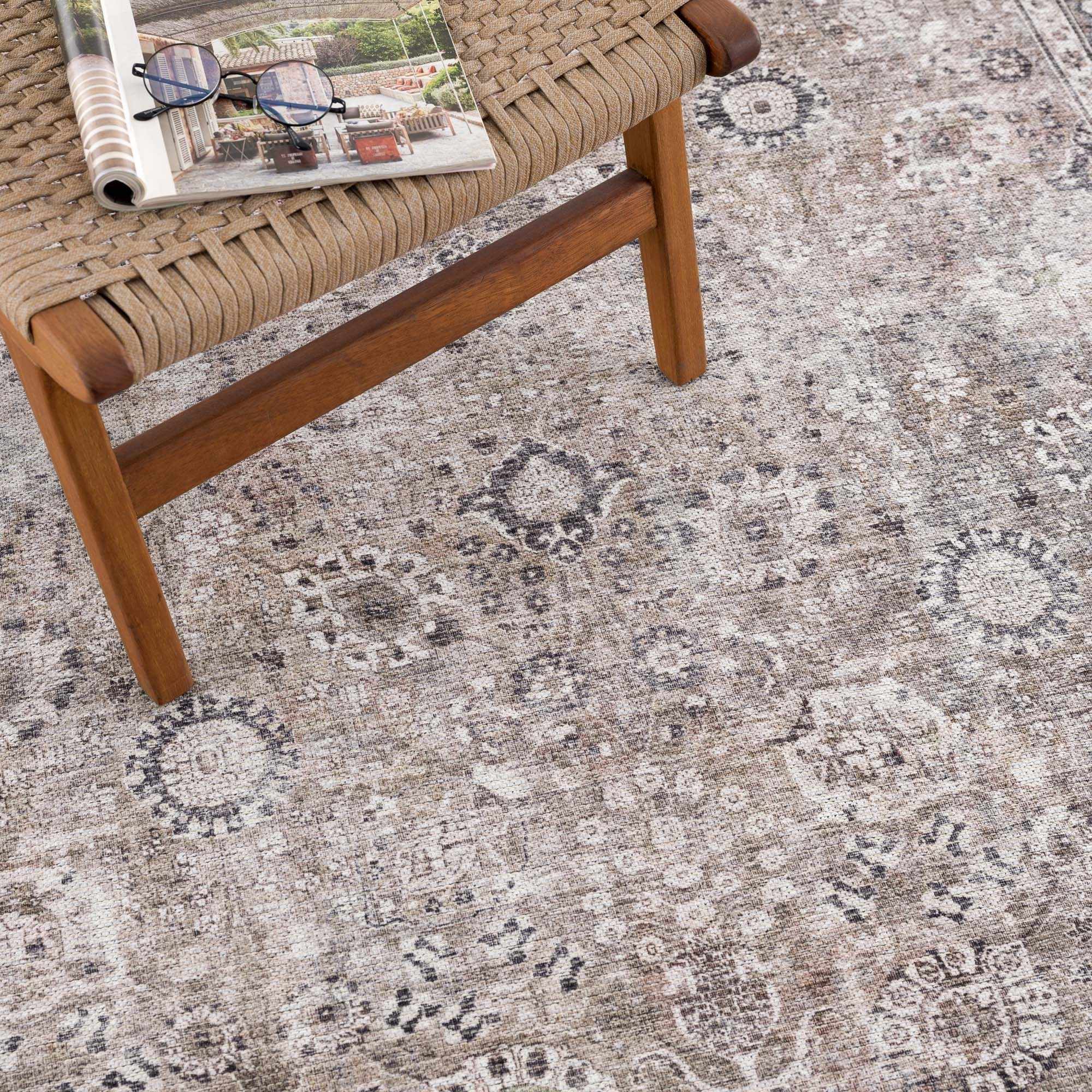Gryo Washable Rug  Machine Woven, Pet Friendly, Traditional Style
