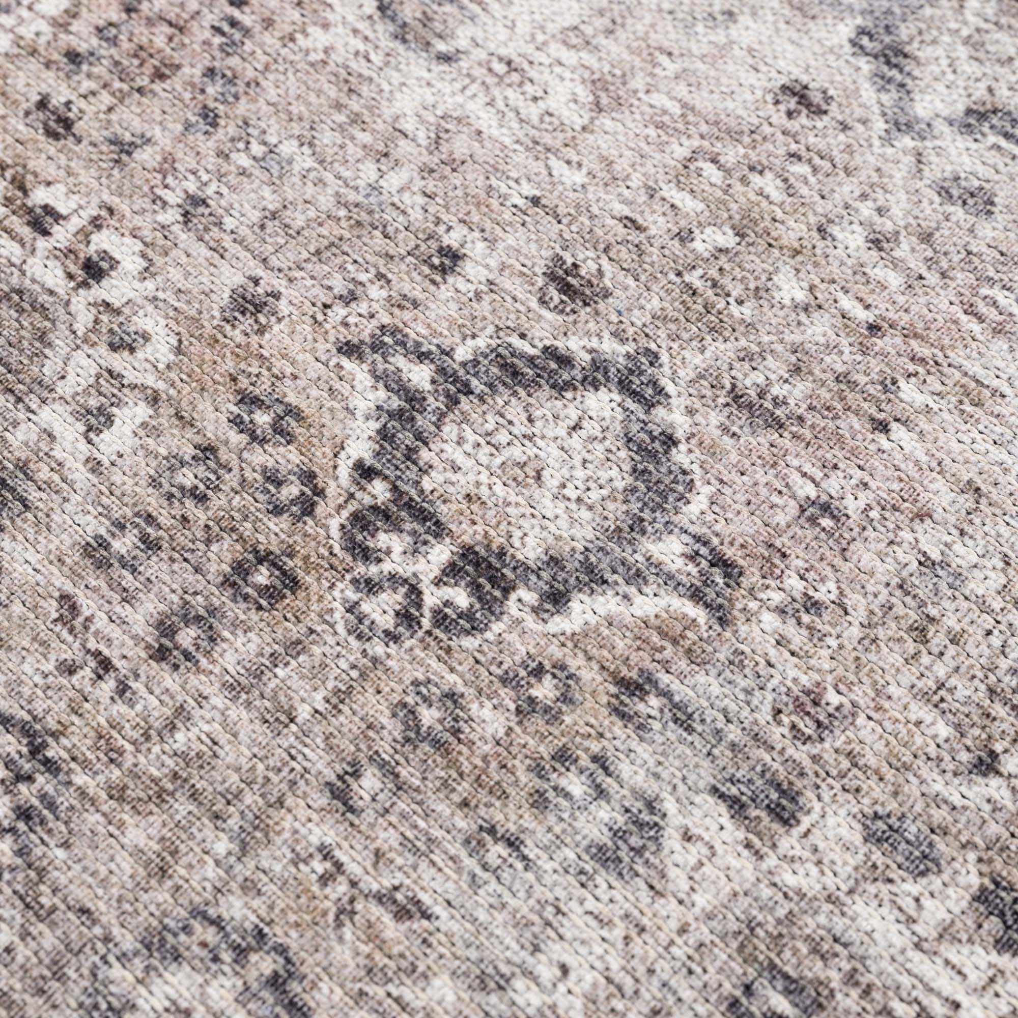 Gryo Washable Rug  Machine Woven, Pet Friendly, Traditional Style