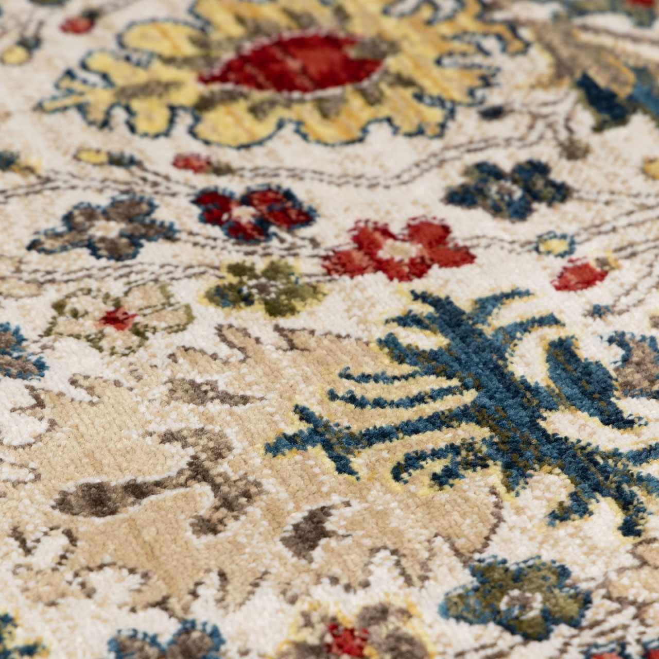 Nox White/Red Damask Area Rug  Machine Woven, Medium Pile