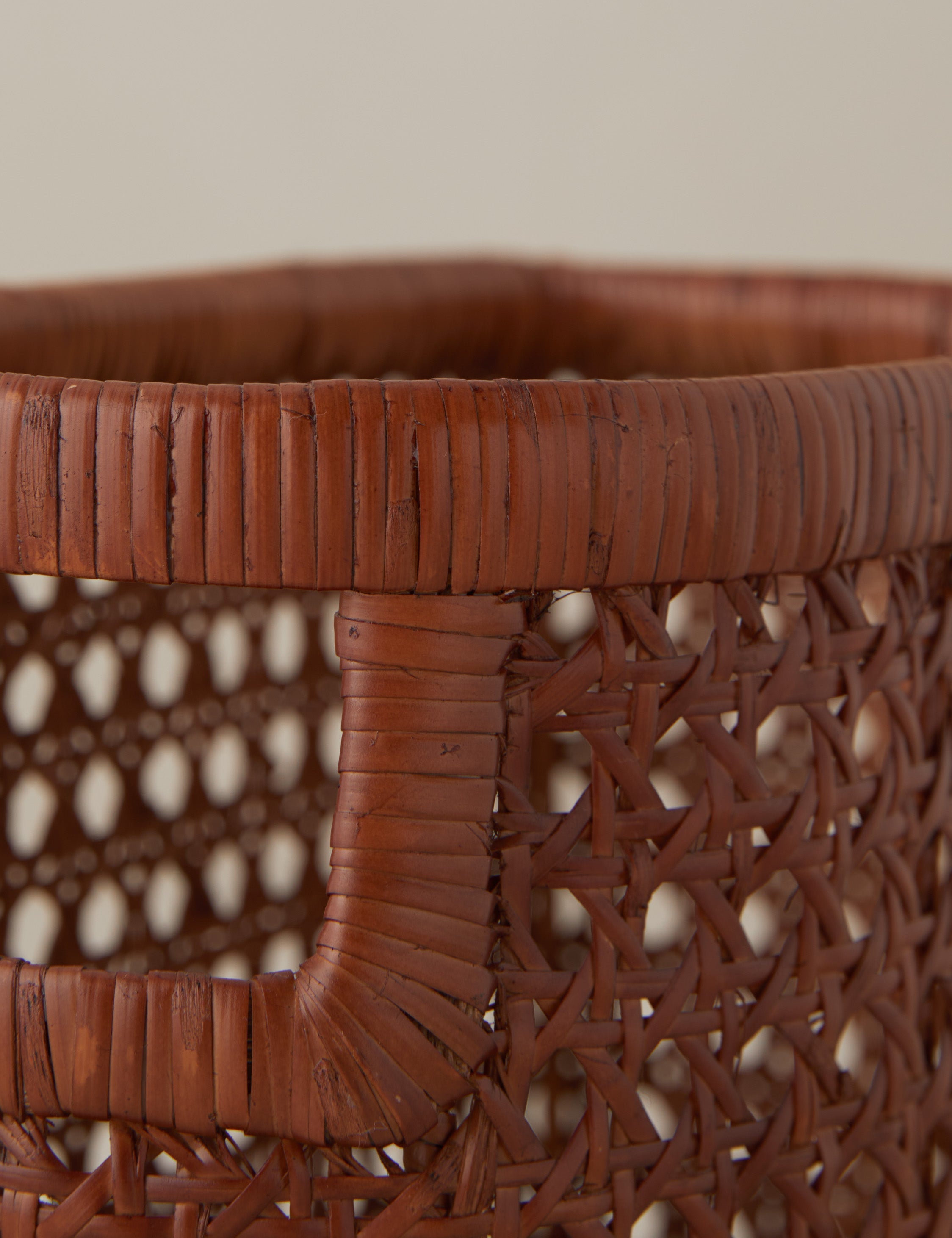 Bela Cane Basket | Flat-Back Design, Front-Facing Handle