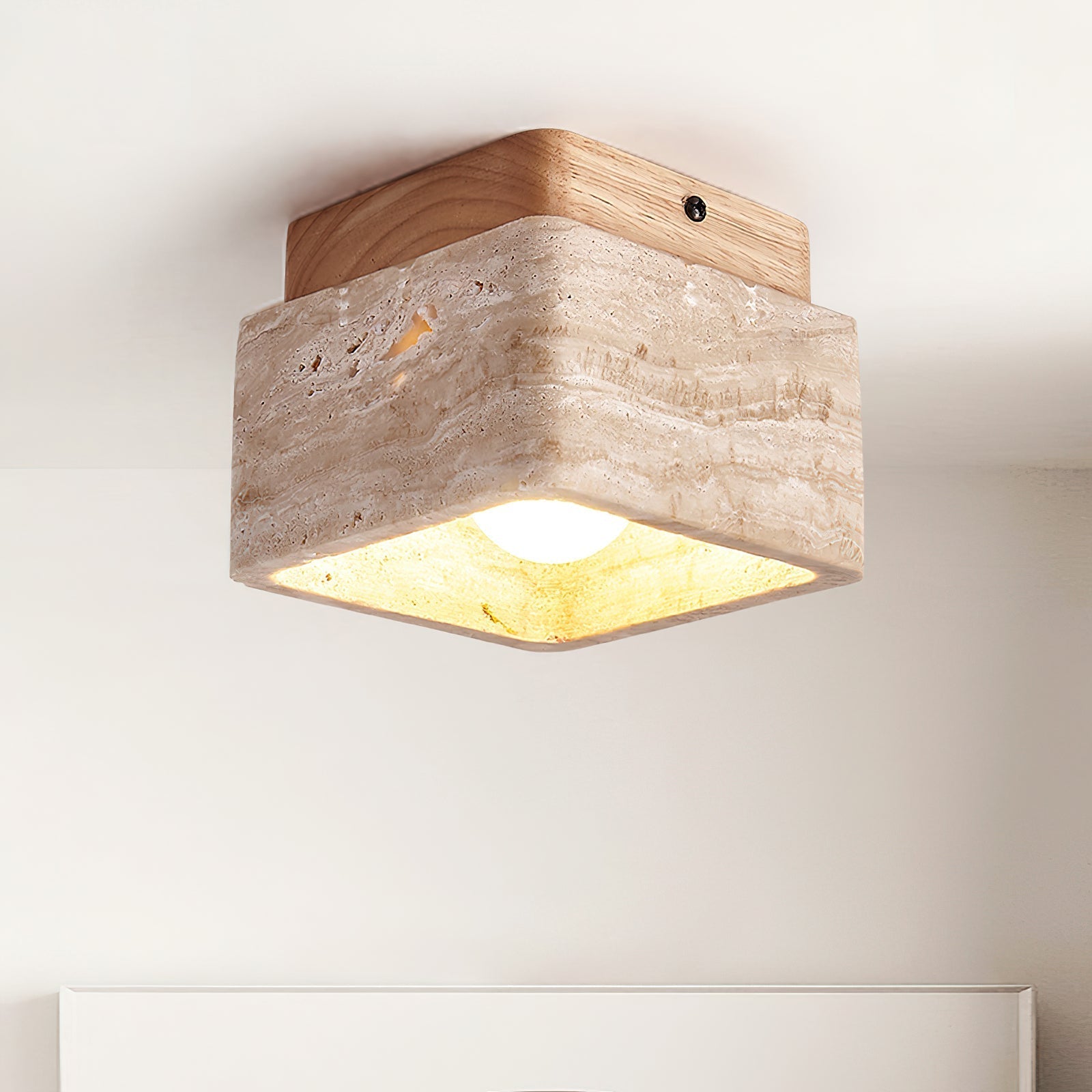 Karo Plafond- of Wandlamp | Travertin & Houten Basis, Compact Design