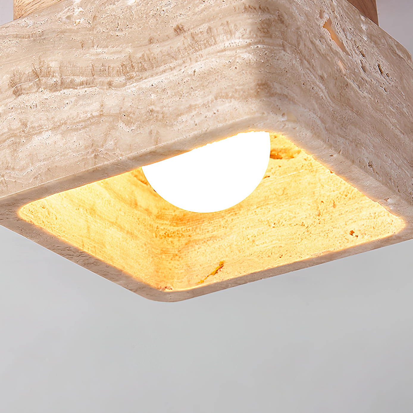 Karo Plafond- of Wandlamp | Travertin & Houten Basis, Compact Design
