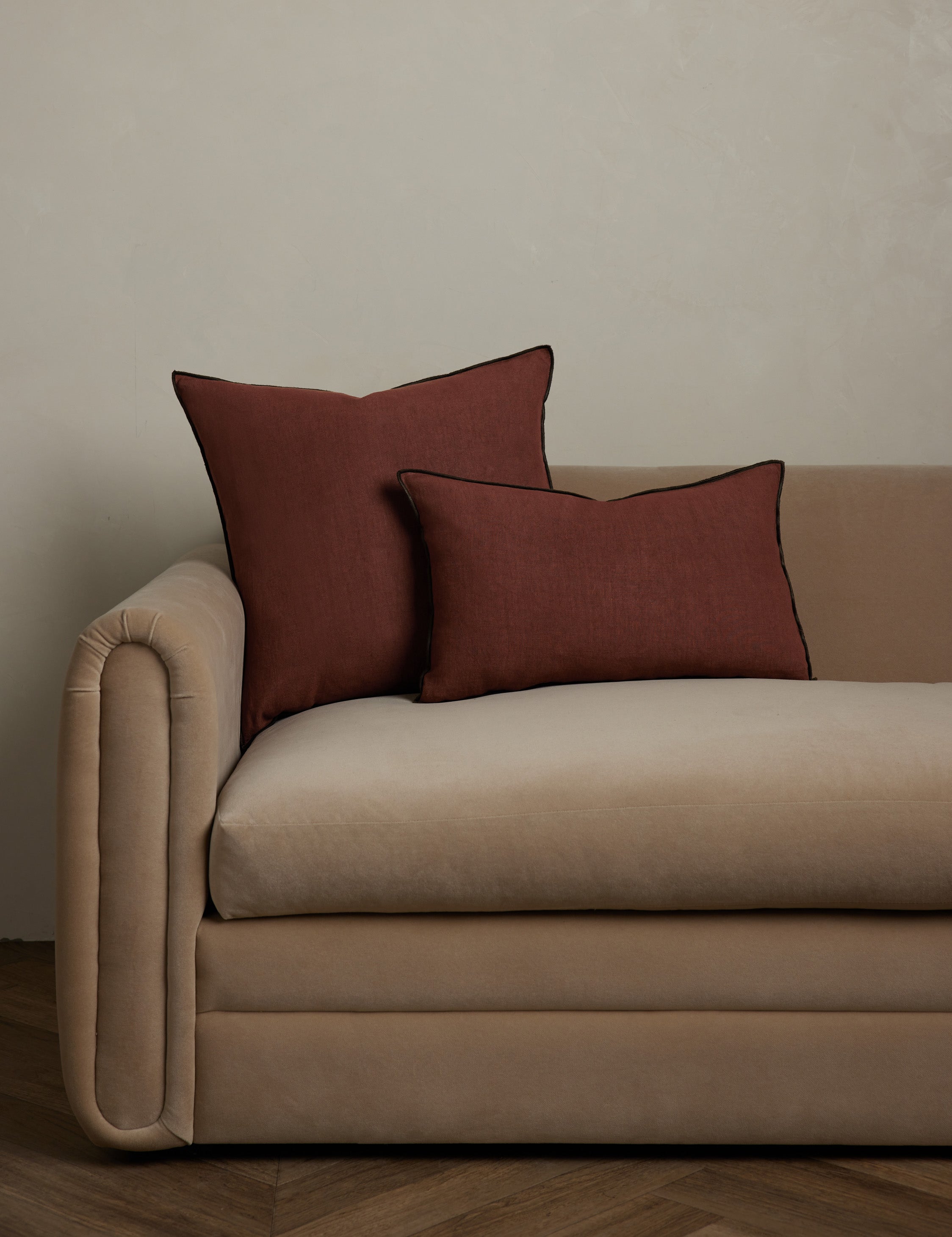 Carys Linen Pillow | Contrast Piping, Two-Tone Design