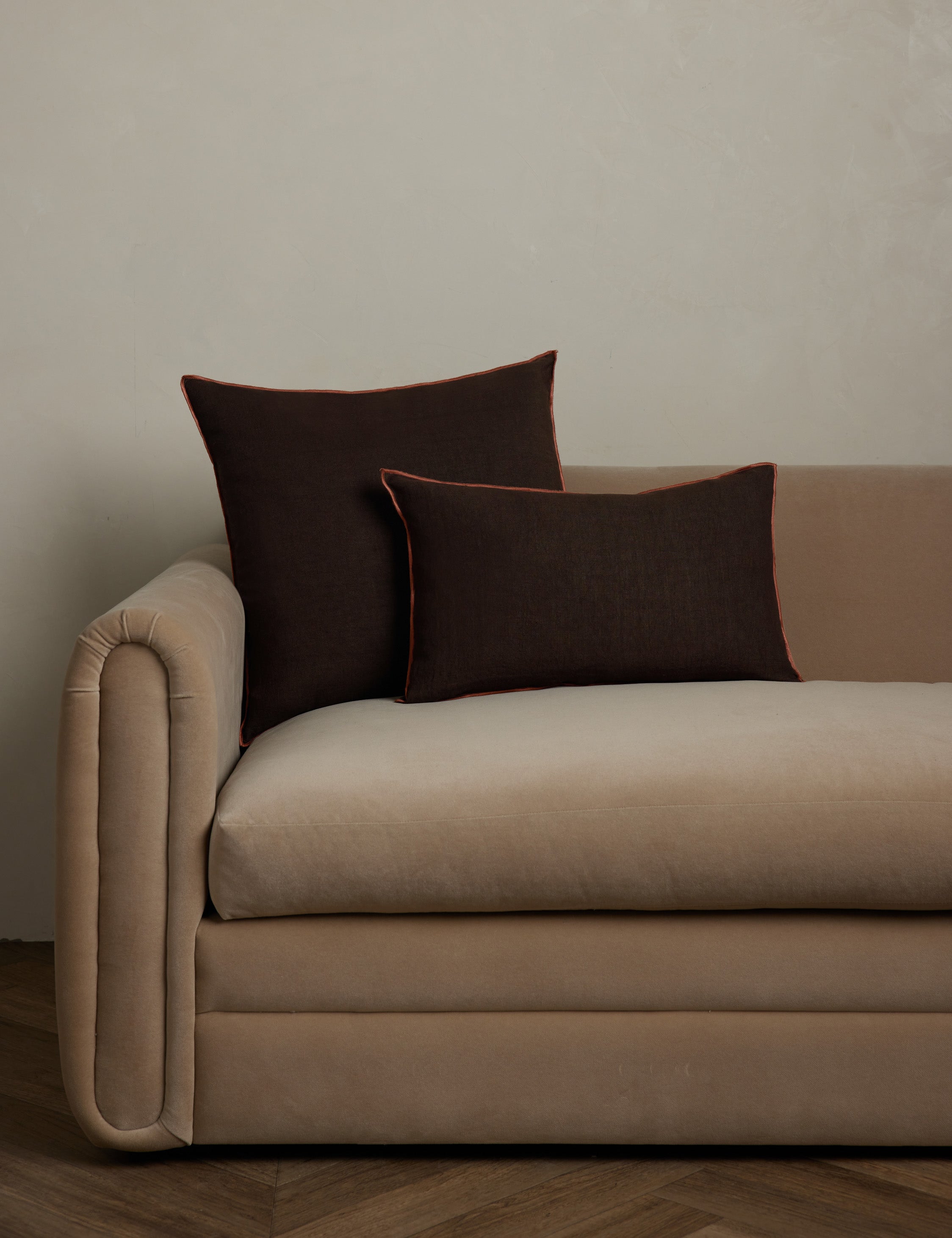 Carys Linen Pillow | Contrast Piping, Two-Tone Design