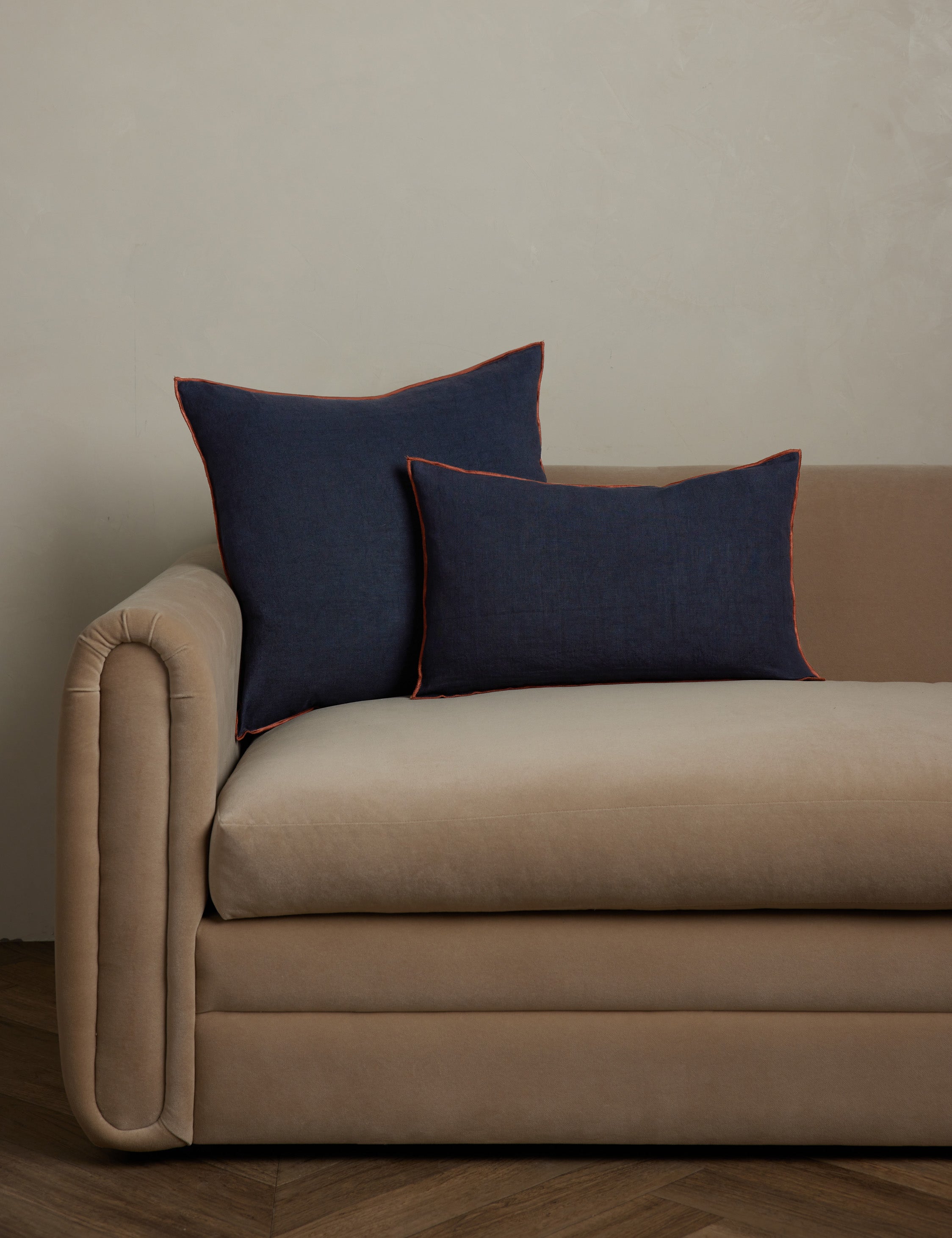 Cleo Linen Pillow | Contrast Piping, Two-Tone Design