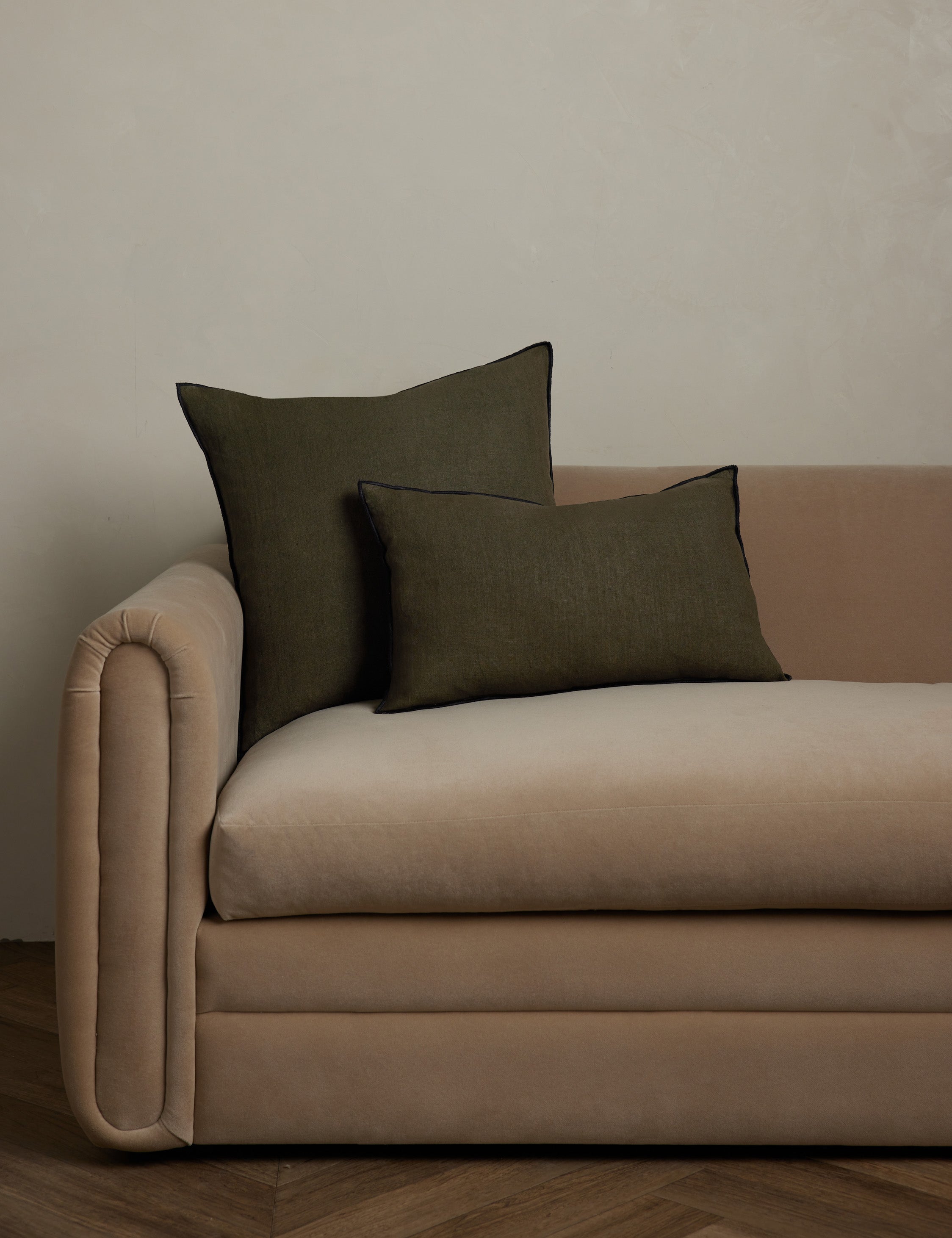 Cleo Linen Pillow | Contrast Piping, Two-Tone Design