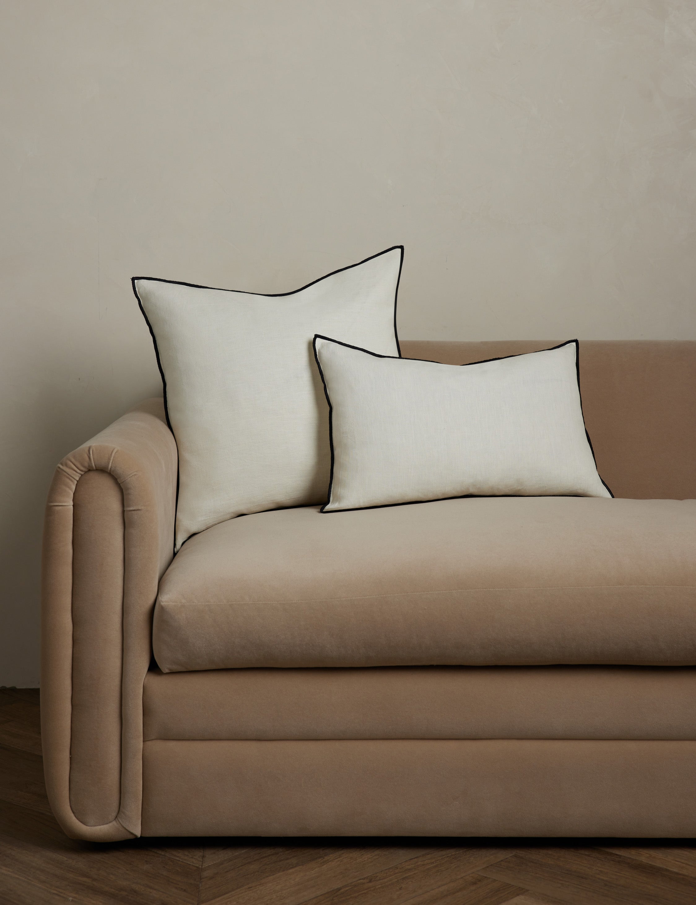 Carys Linen Pillow | Contrast Piping, Two-Tone Design
