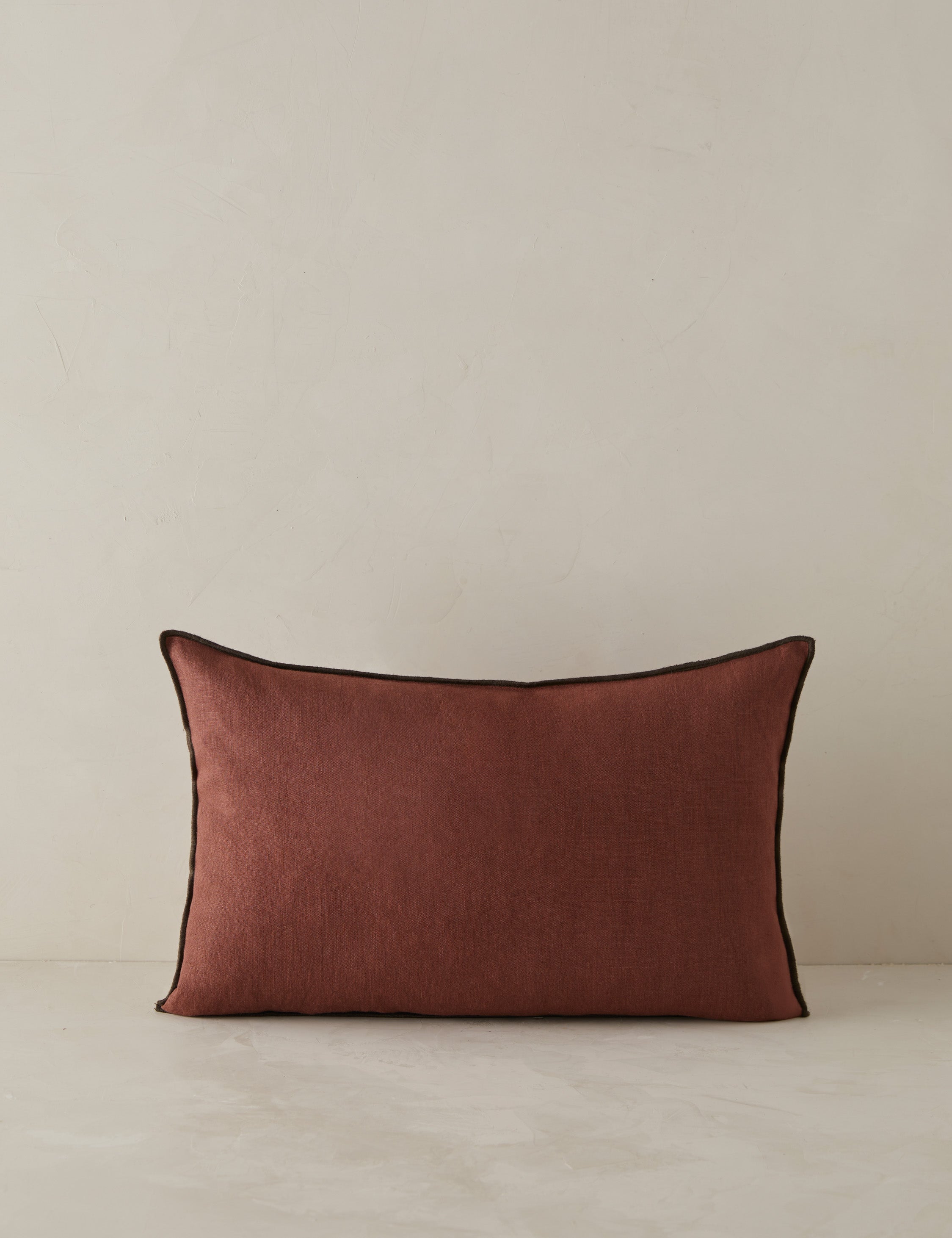 Cleo Linen Pillow | Contrast Piping, Two-Tone Design