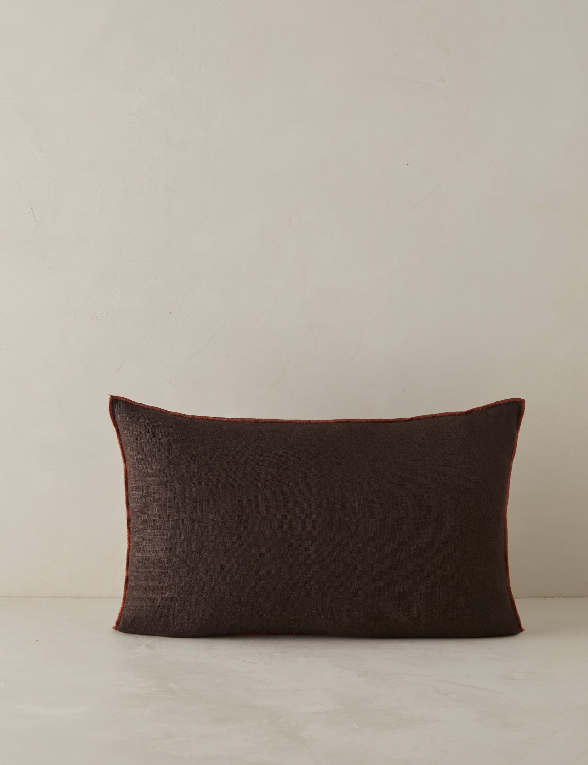 Cleo Linen Pillow | Contrast Piping, Two-Tone Design
