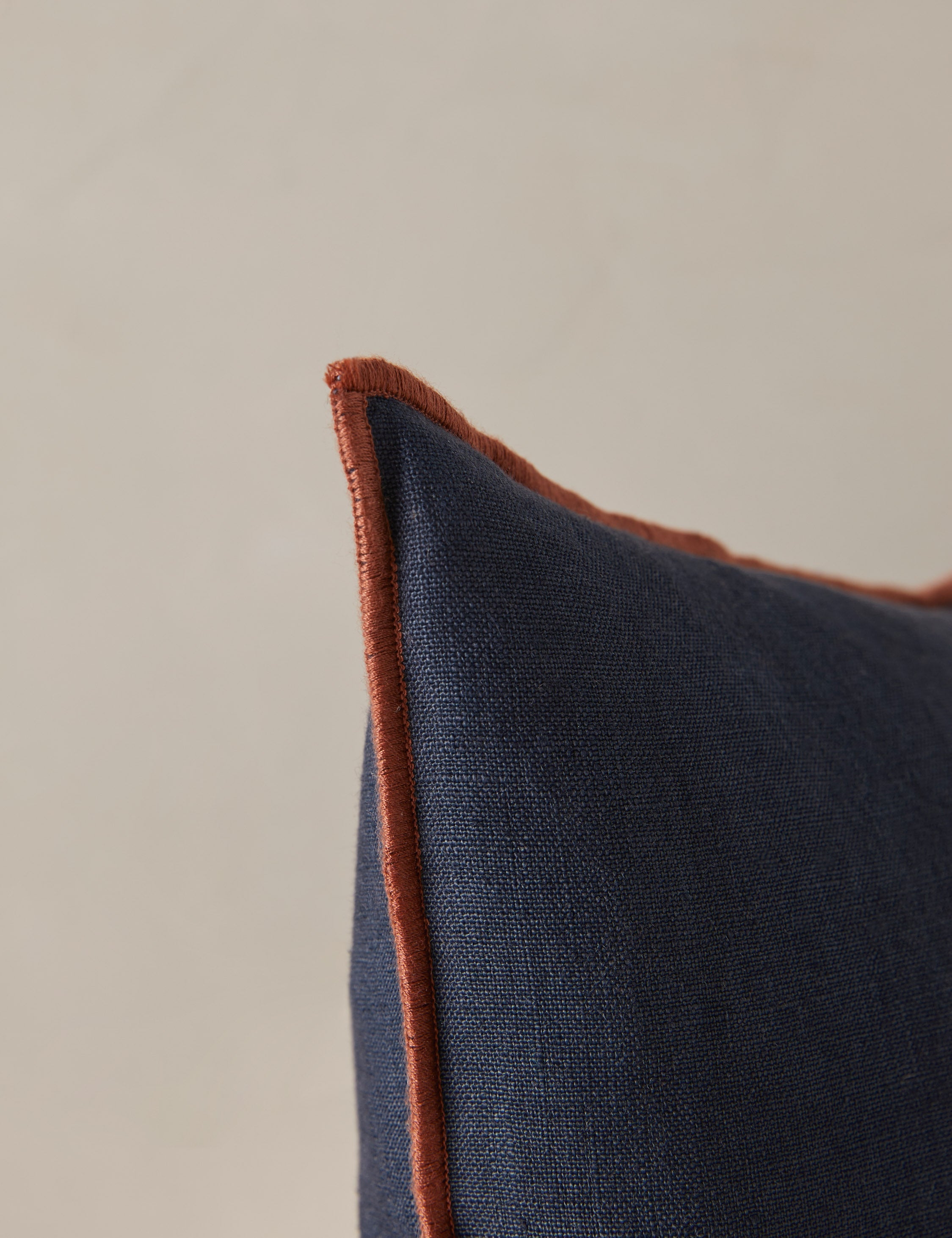 Carys Linen Pillow | Contrast Piping, Two-Tone Design