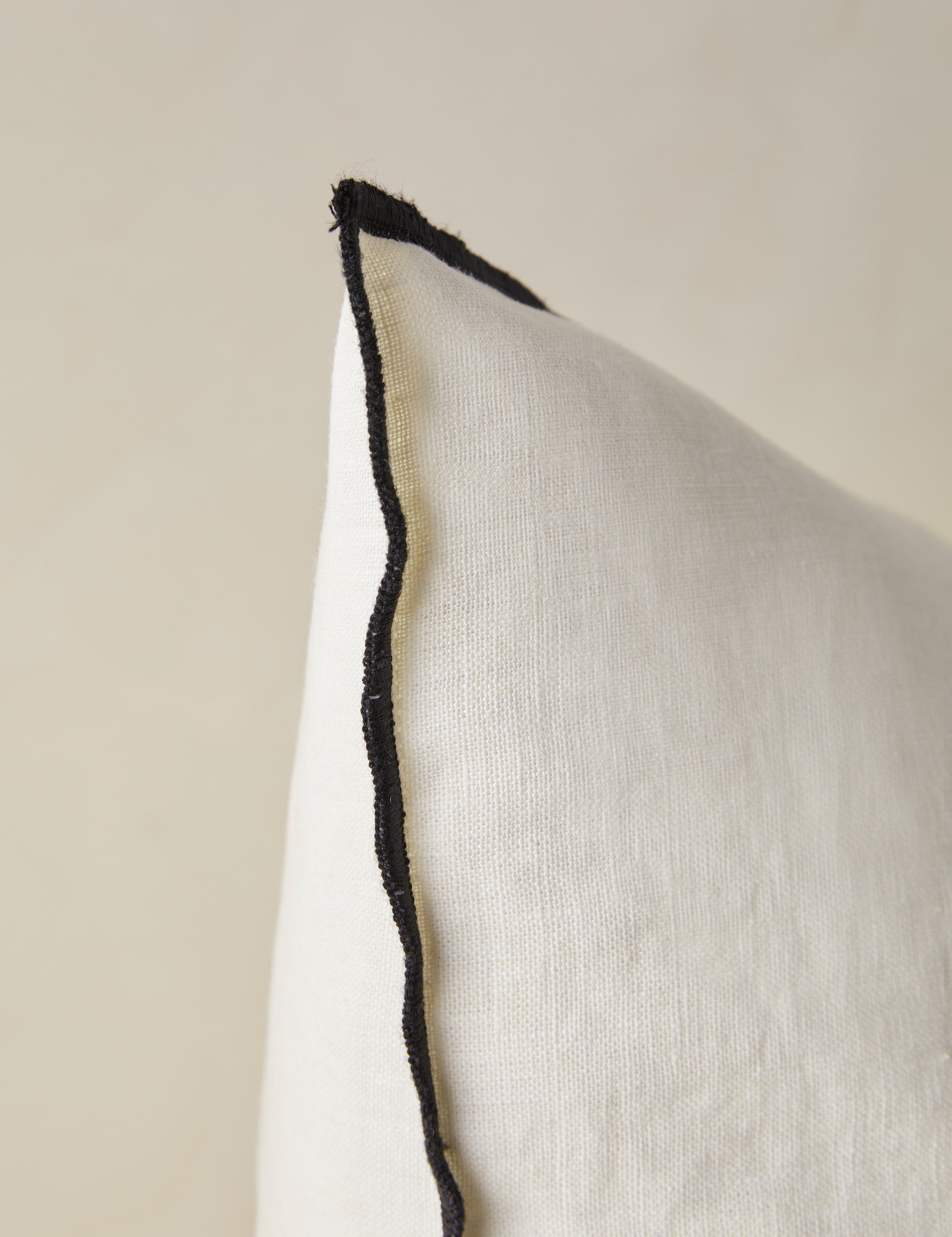 Cleo Linen Pillow | Contrast Piping, Two-Tone Design