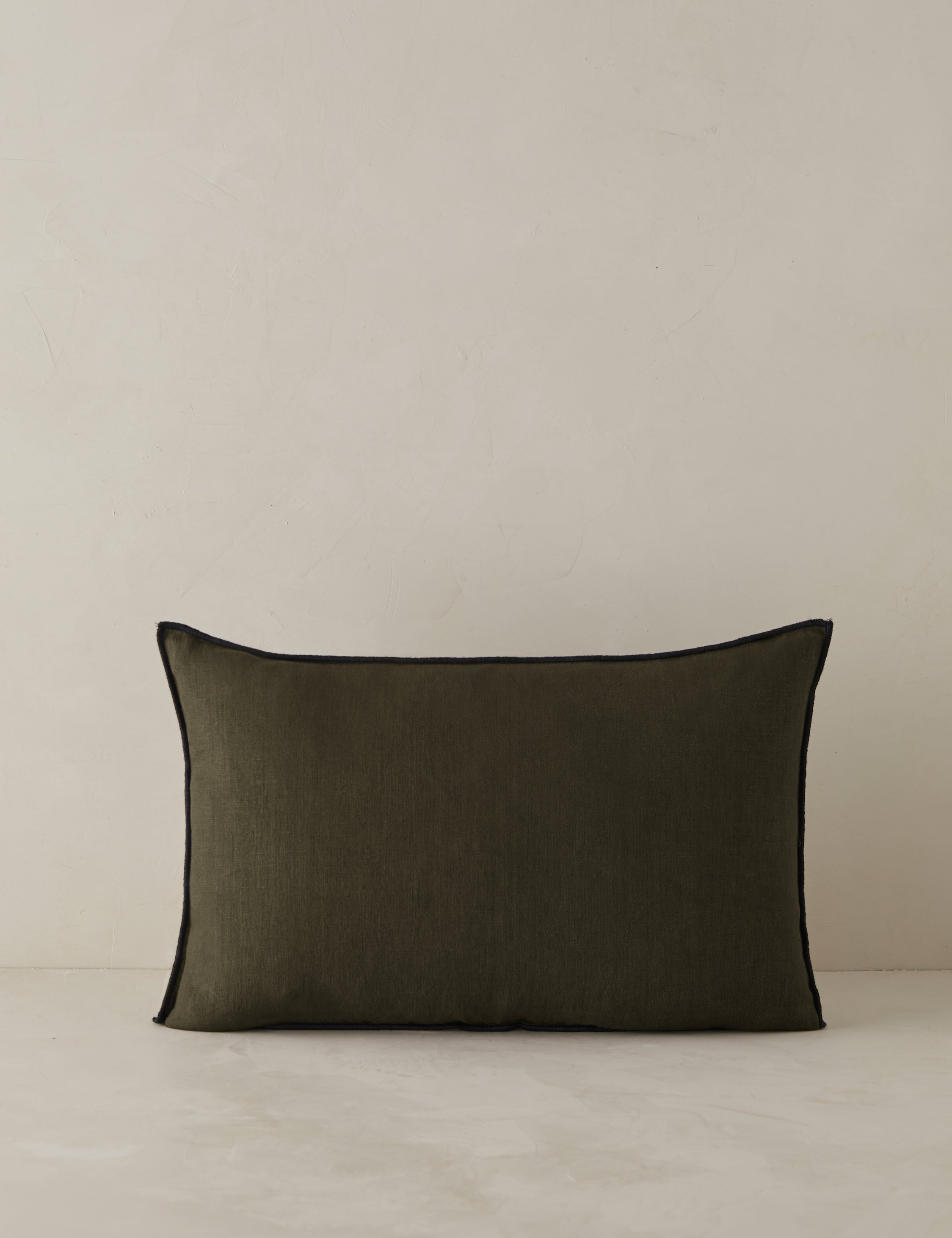Carys Linen Pillow | Contrast Piping, Two-Tone Design
