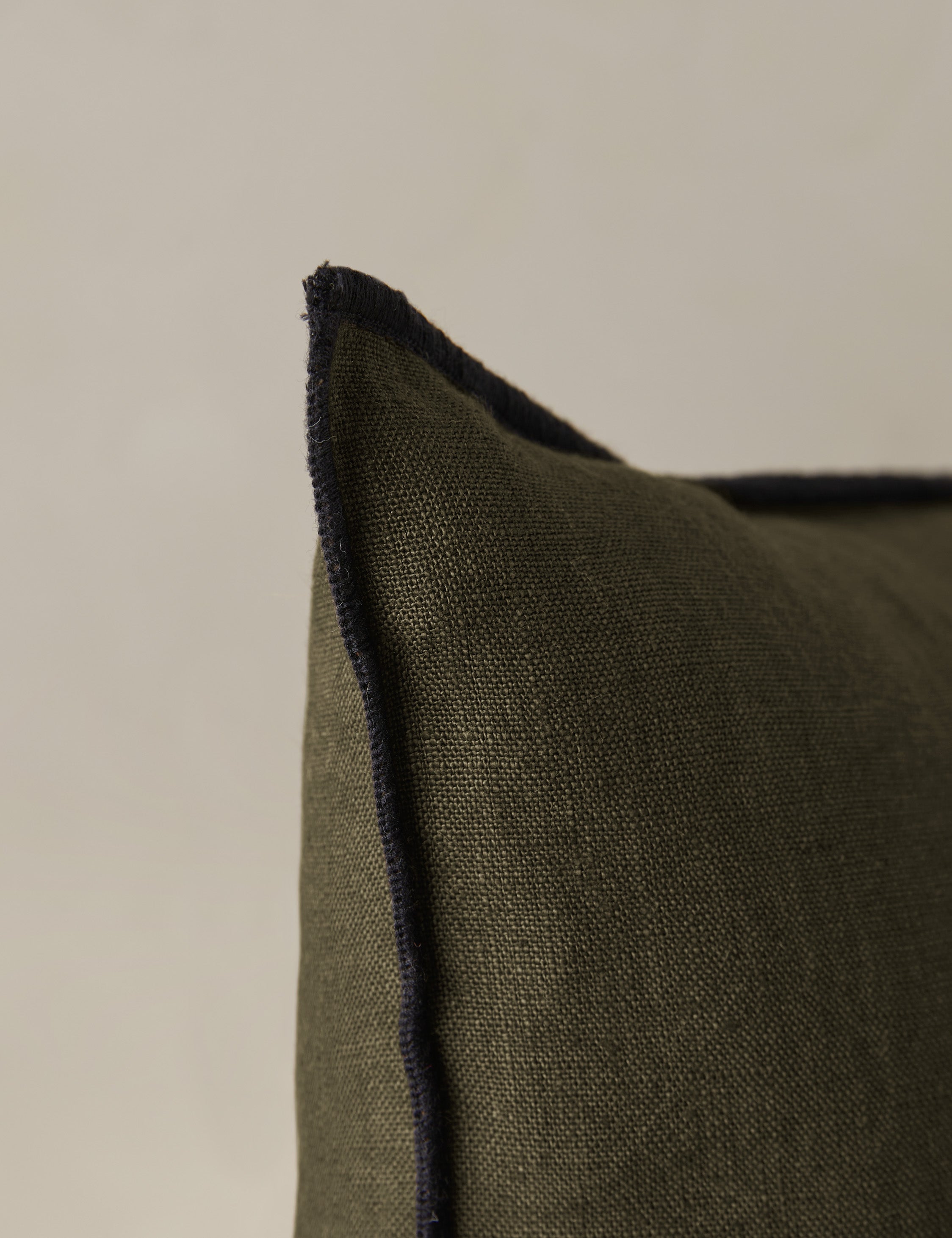 Carys Linen Pillow | Contrast Piping, Two-Tone Design
