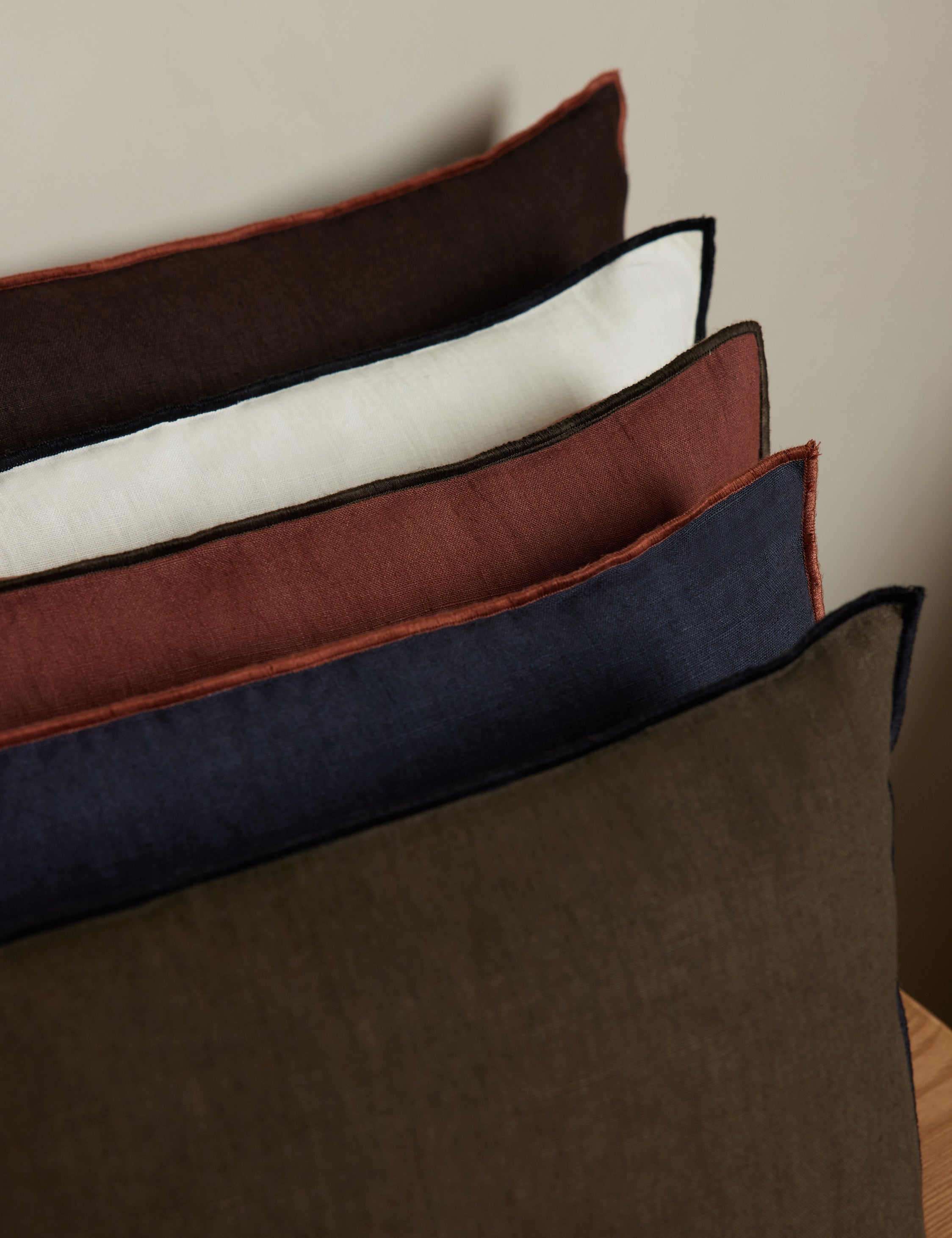 Carys Linen Pillow | Contrast Piping, Two-Tone Design