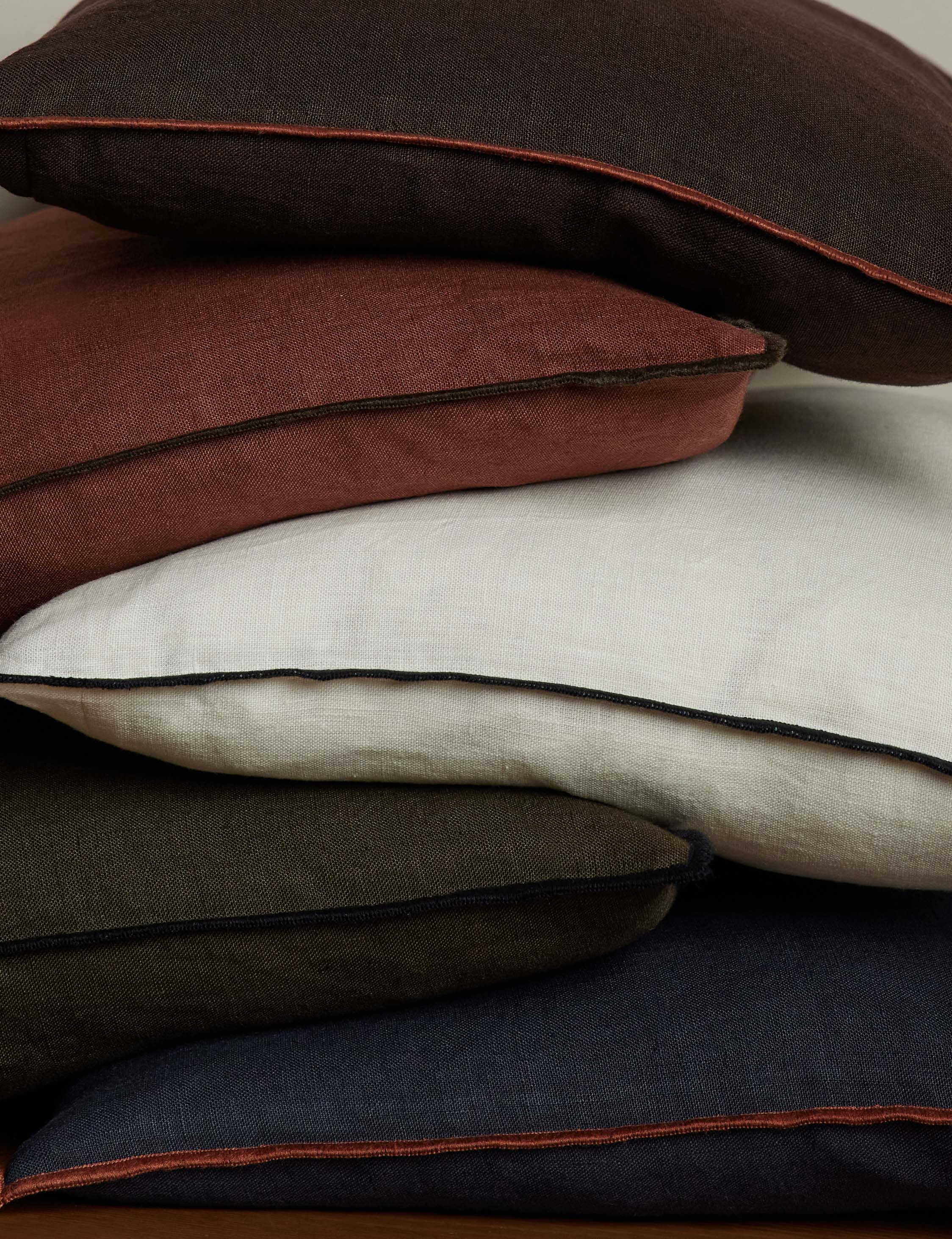 Cleo Linen Pillow | Contrast Piping, Two-Tone Design