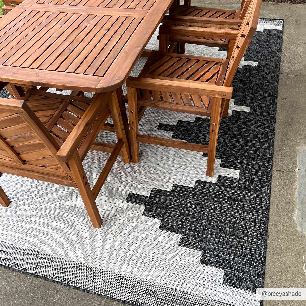 Bello Outdoor Rug  Aztec Design, 100% Polypropylene