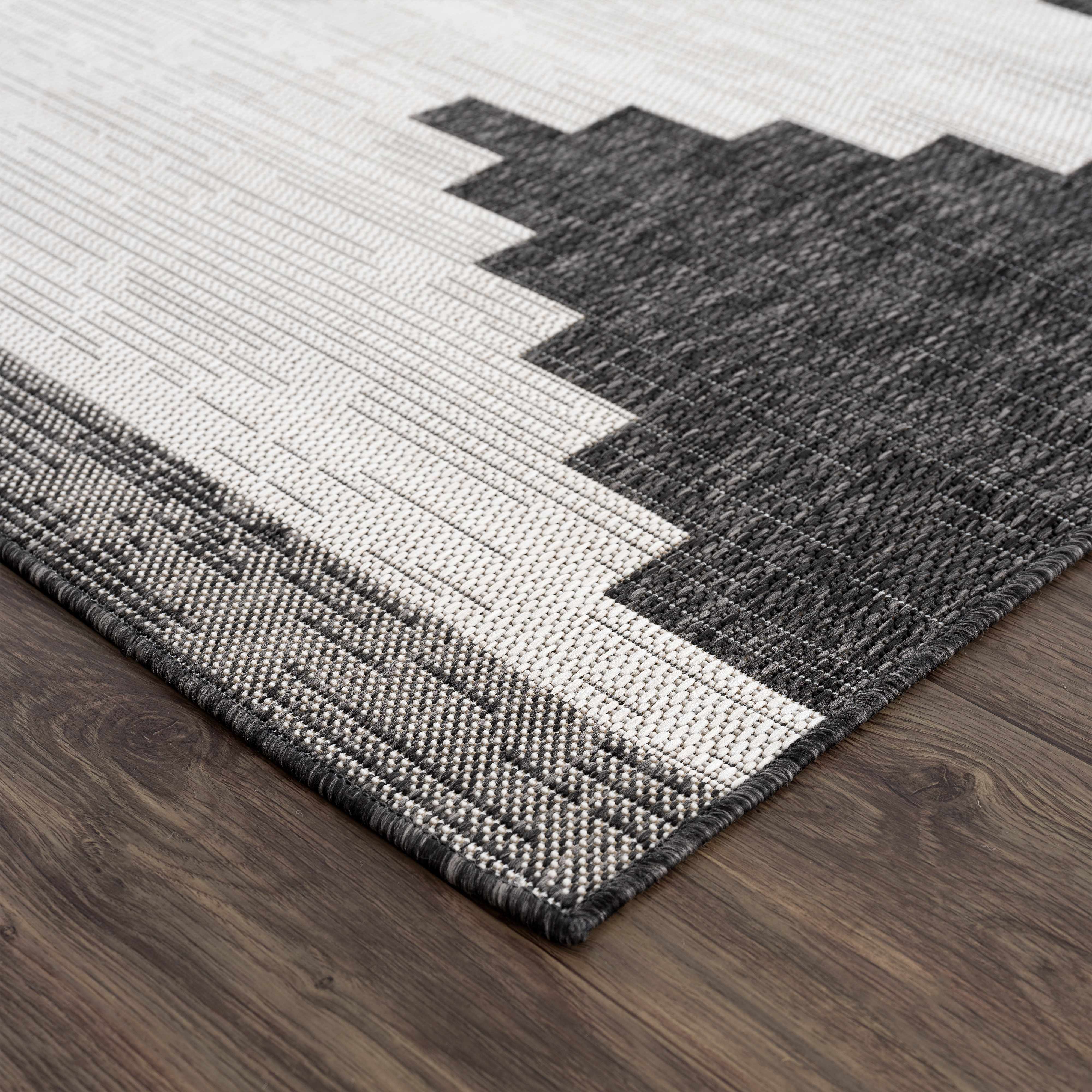 Bello Outdoor Rug  Aztec Design, 100% Polypropylene