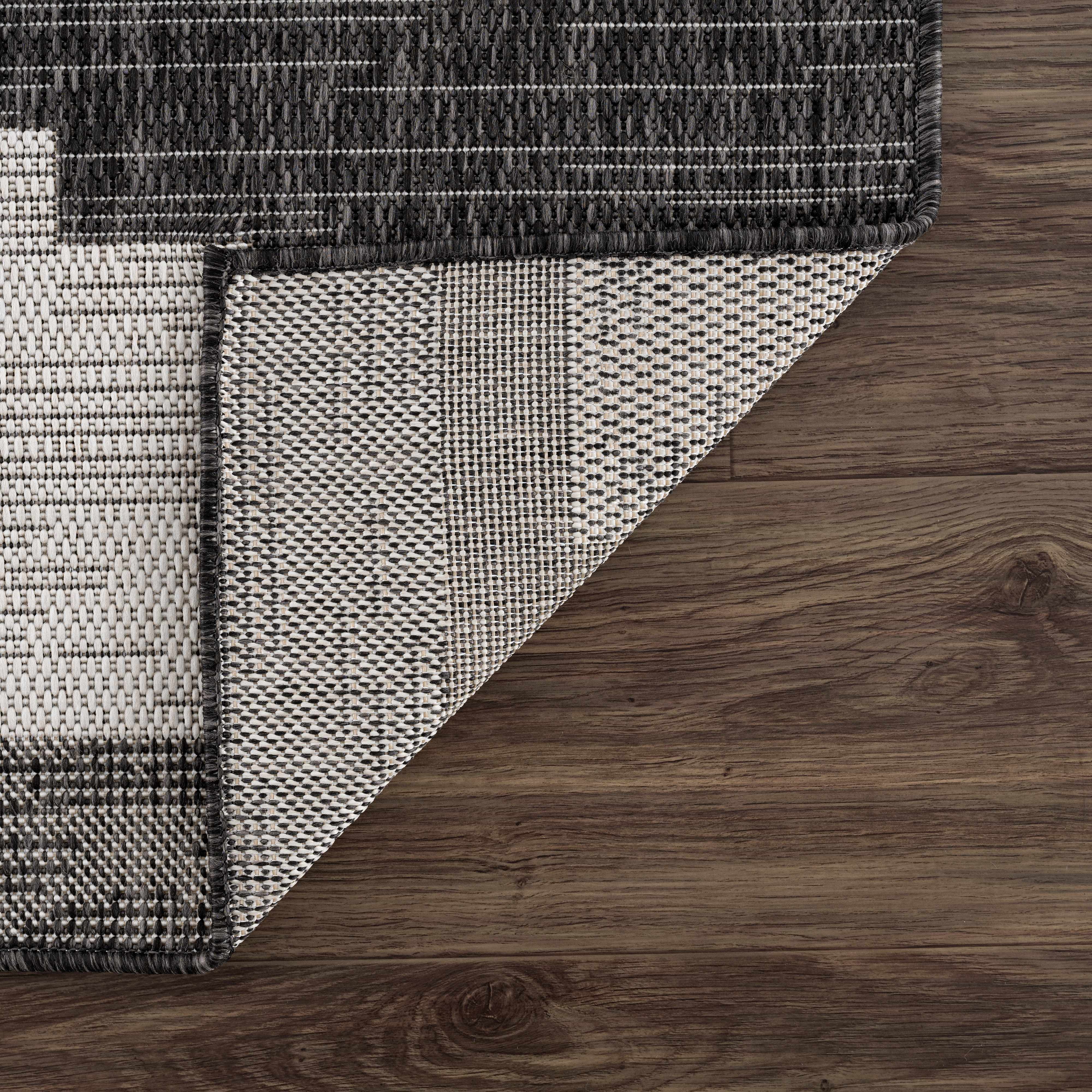 Bello Outdoor Rug  Aztec Design, 100% Polypropylene