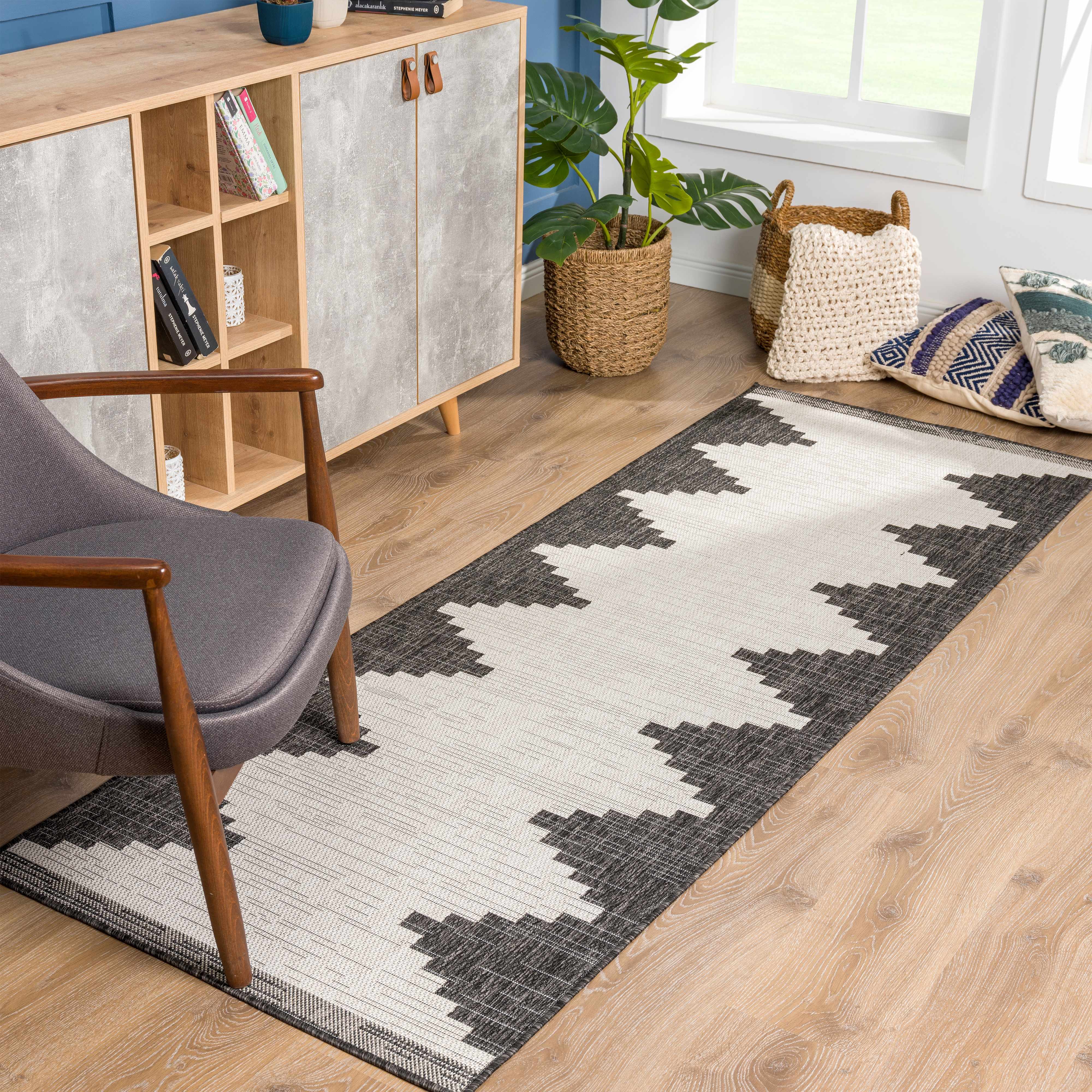 Bello Outdoor Rug  Aztec Design, 100% Polypropylene