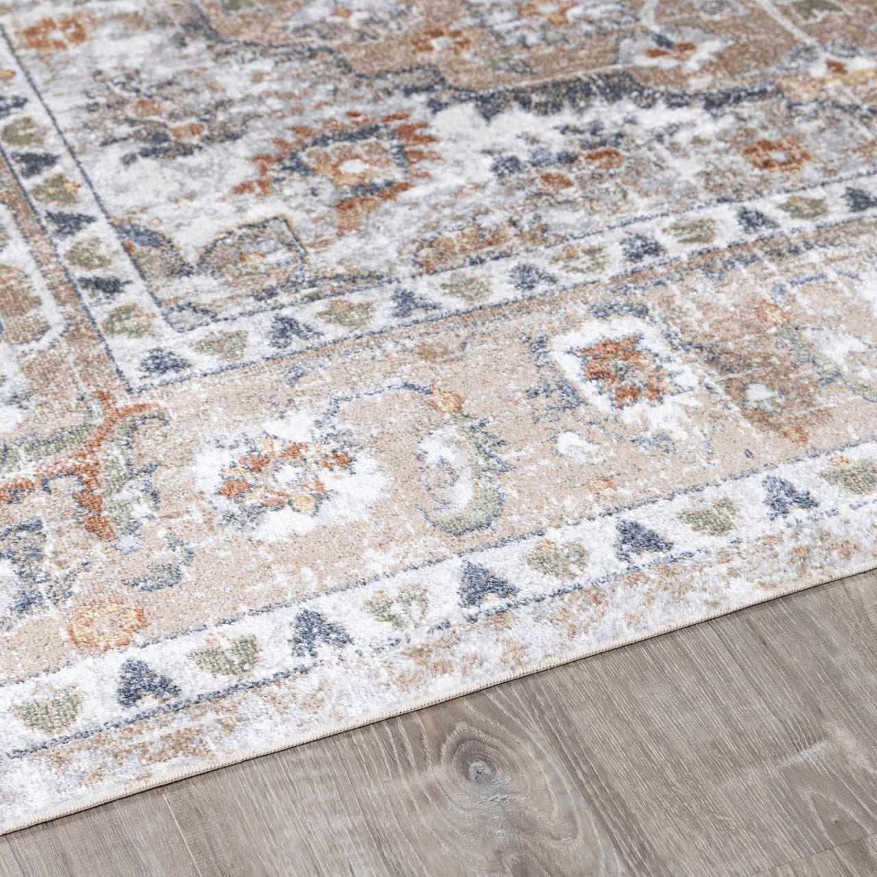 Bela Washable Rug  Medium Pile  100% Polyester  Traditional Style