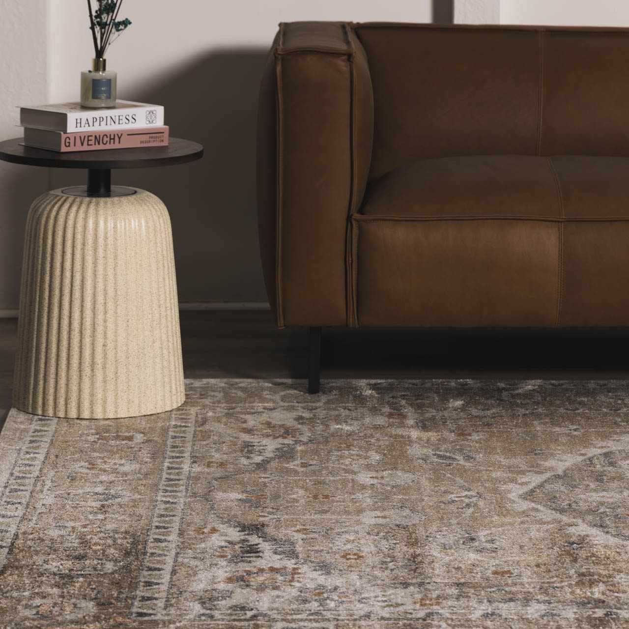 Bela Washable Rug  Medium Pile  100% Polyester  Traditional Style