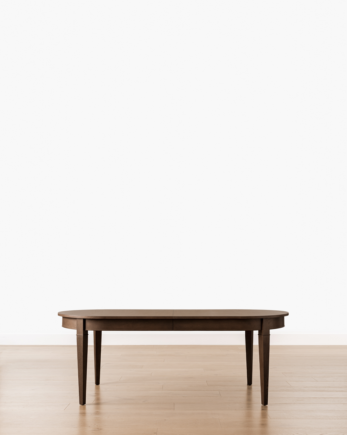 Belo Oak Extension Dining Table  Tapered Legs, Timeless Charm