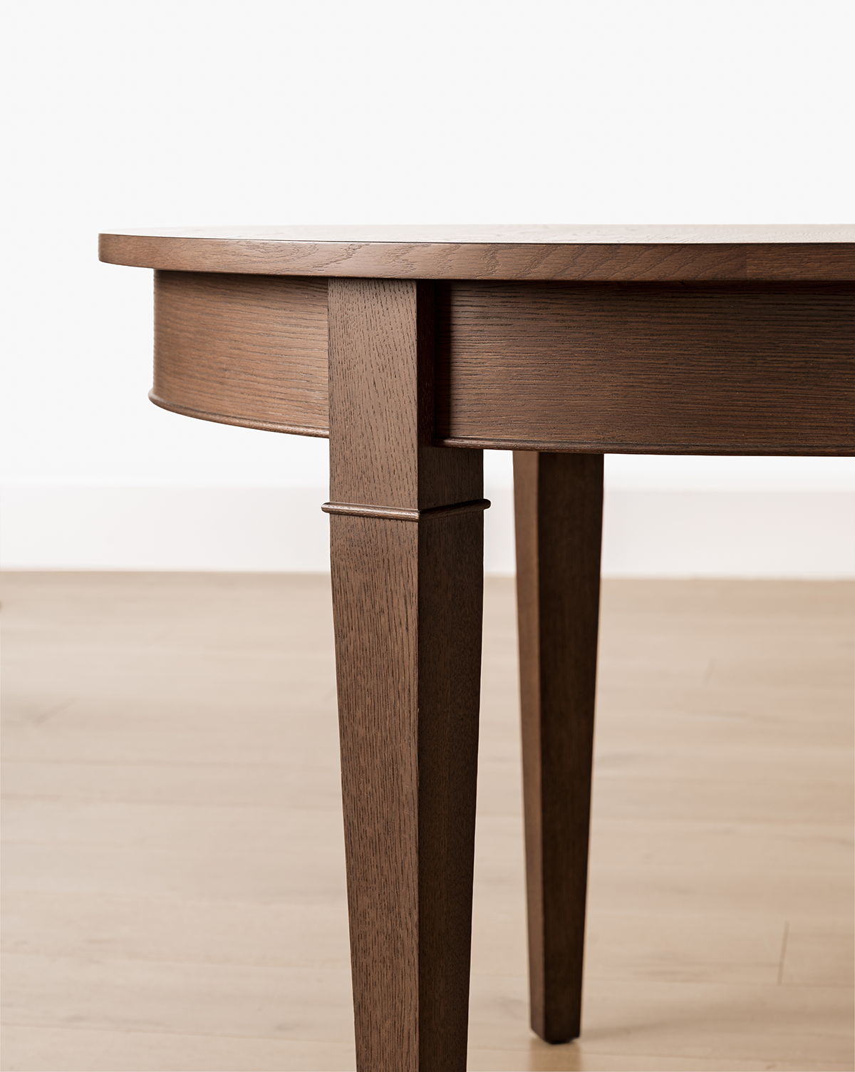 Belo Oak Extension Dining Table  Tapered Legs, Timeless Charm
