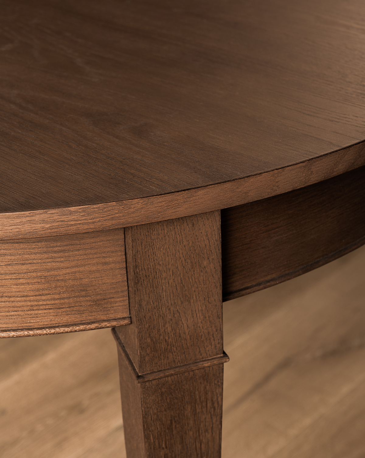 Belo Oak Extension Dining Table  Tapered Legs, Timeless Charm