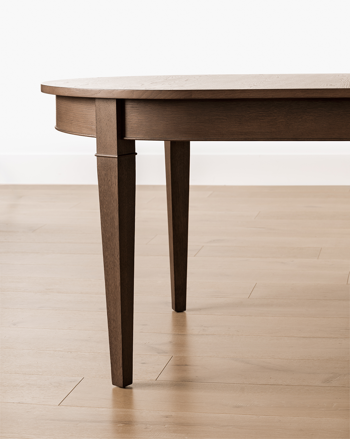 Belo Oak Extension Dining Table  Tapered Legs, Timeless Charm
