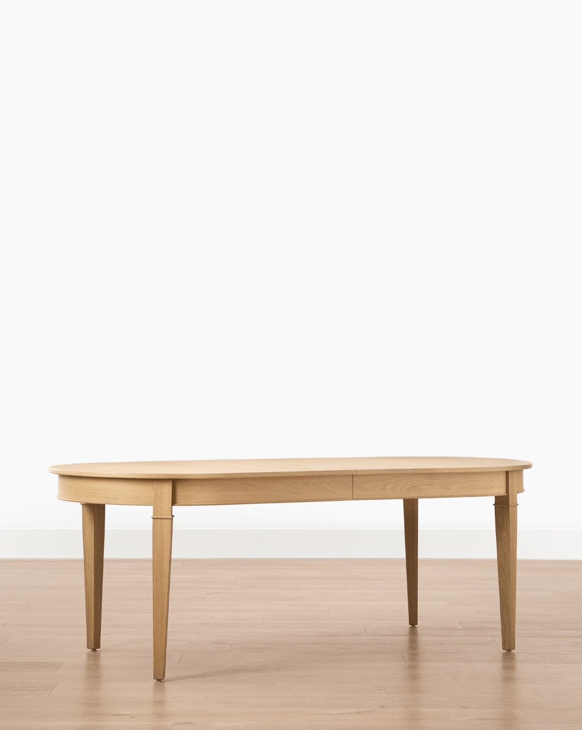 Belo Oak Extension Dining Table  Tapered Legs, Timeless Charm