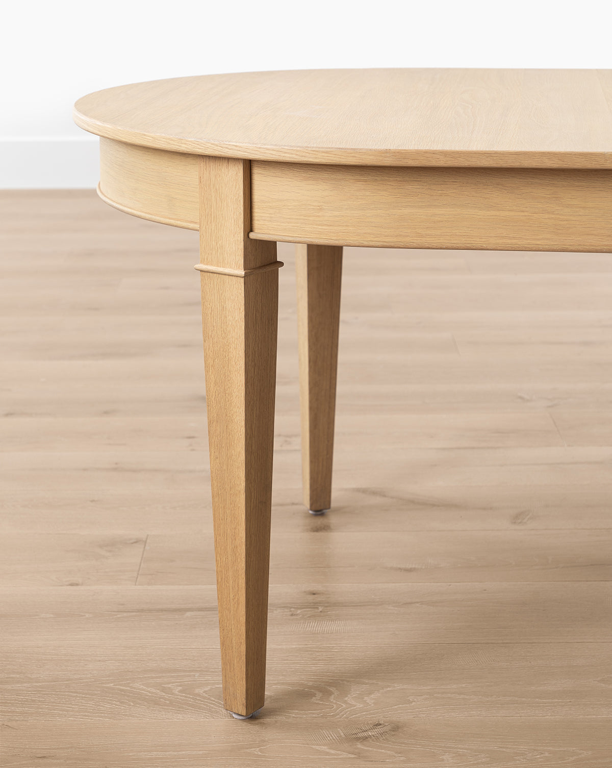 Belo Oak Extension Dining Table  Tapered Legs, Timeless Charm